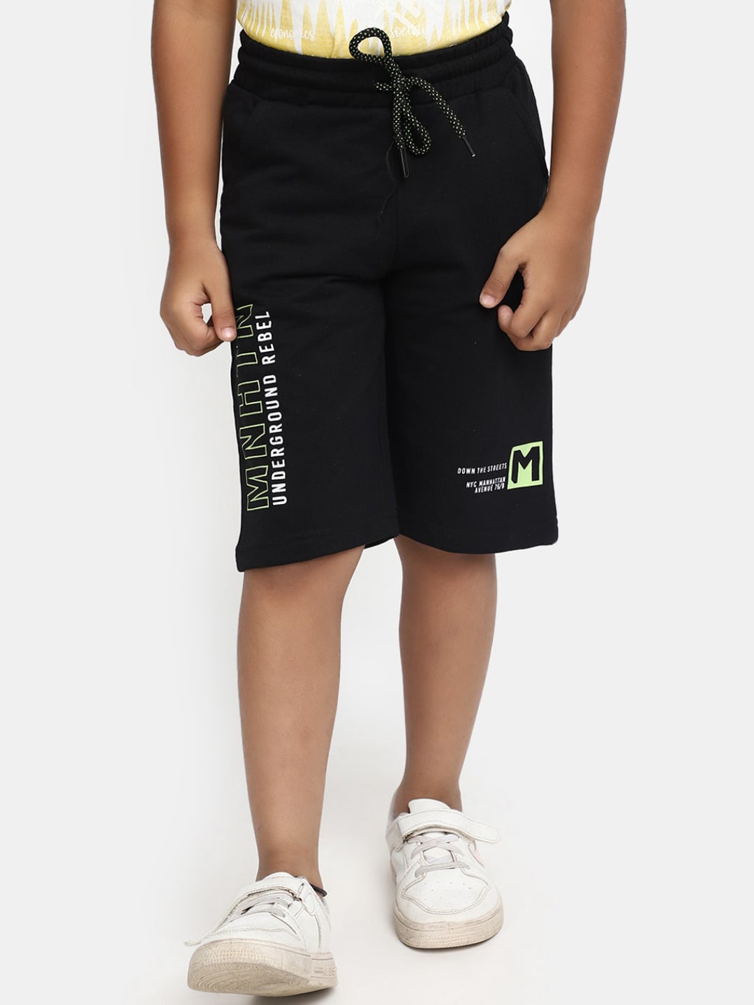 

V-Mart Boys Printed Shorts, Black
