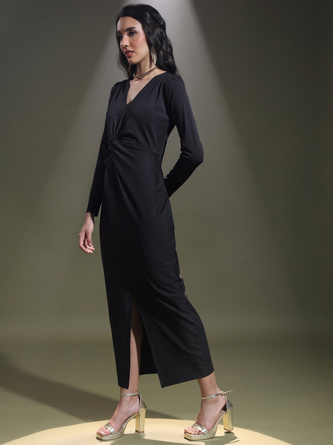 

Tokyo Talkies Black V-Neck Sheath Maxi Dress