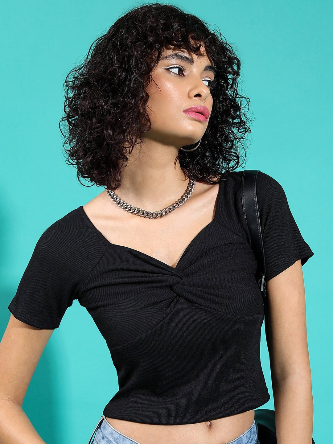 

Tokyo Talkies Black Raglan Sleeves Twisted Crop Top