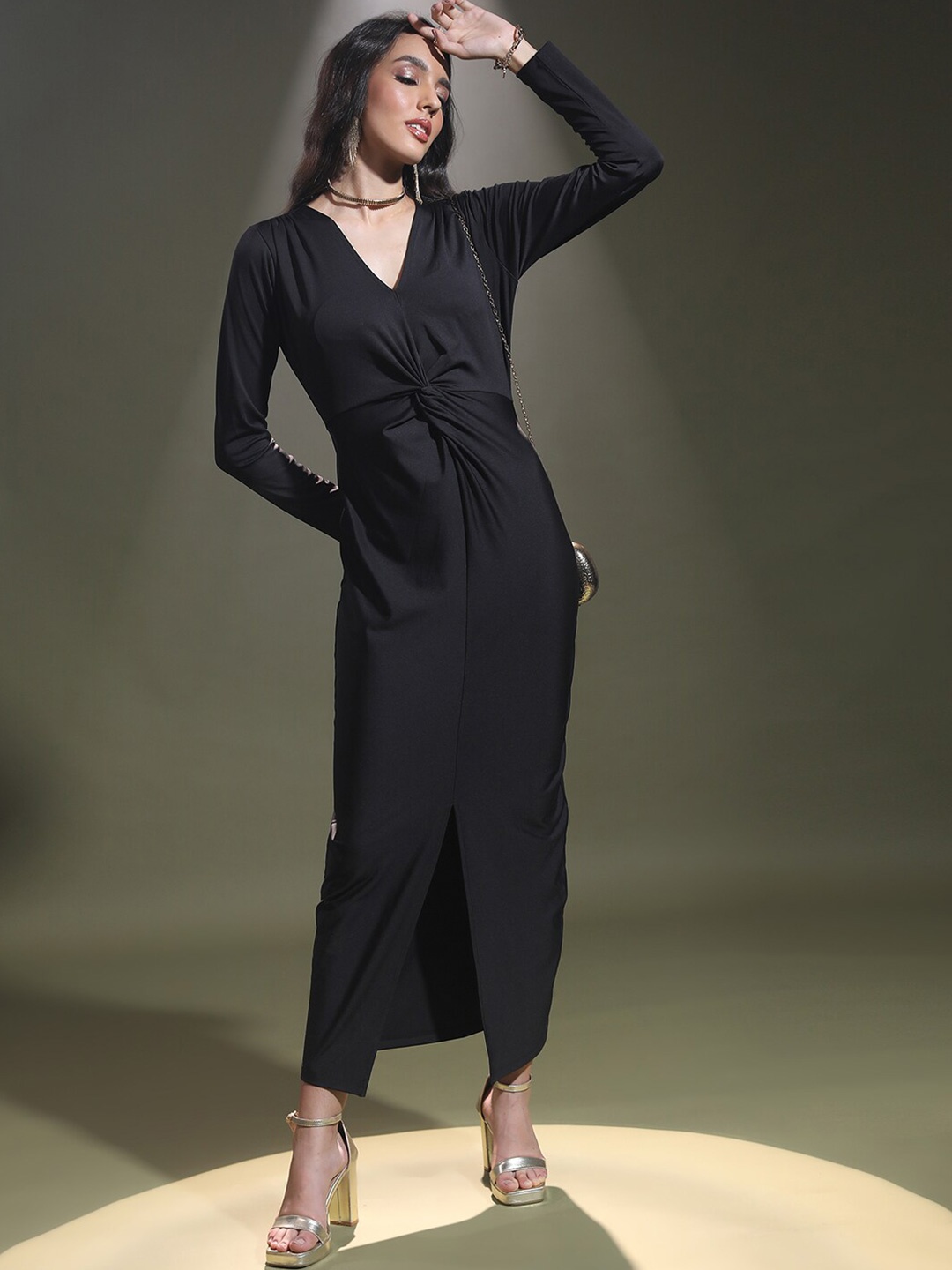 

Tokyo Talkies Black V-Neck Long Sleeves Sheath Dress