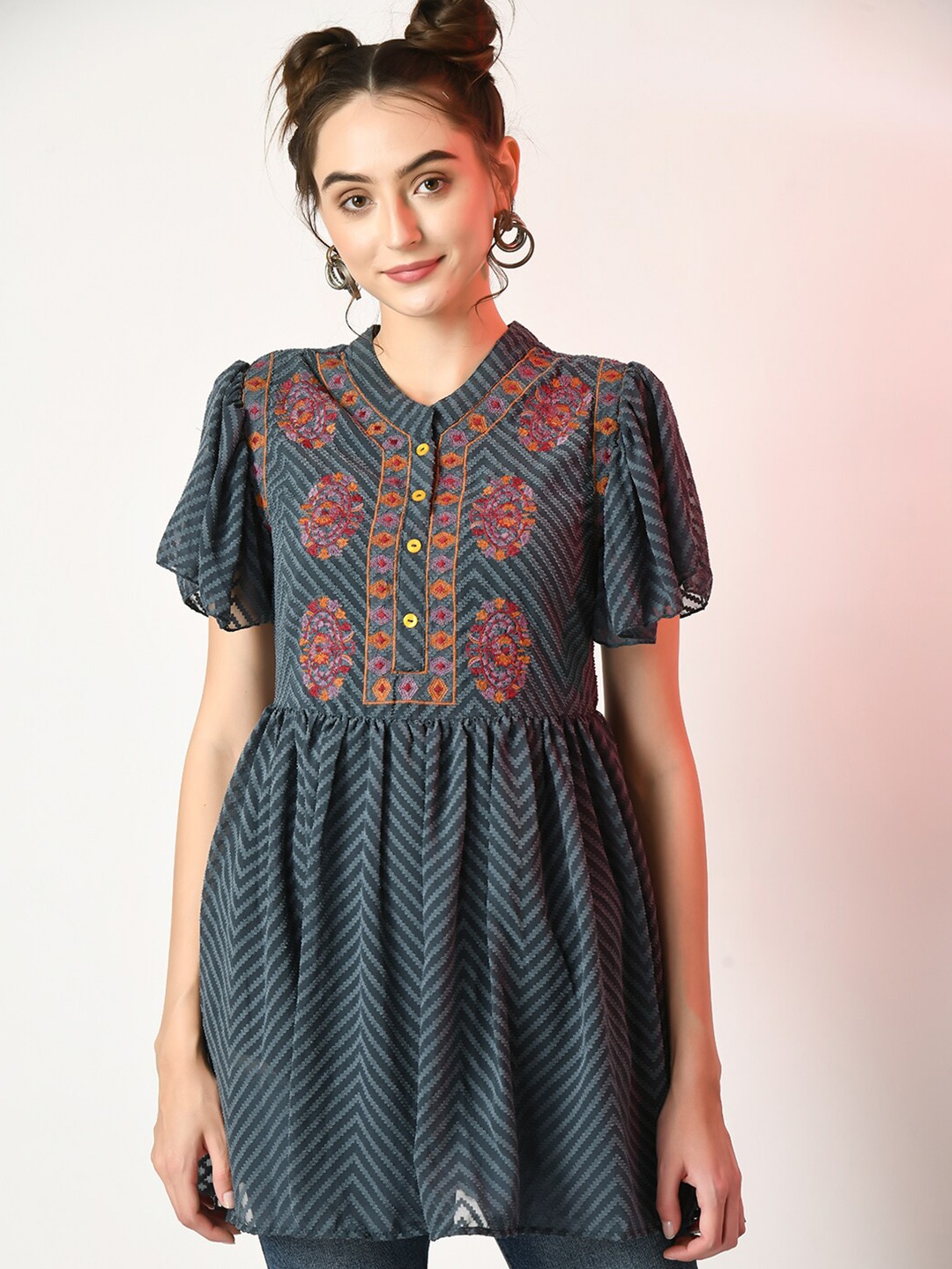 

Sangria Ethnic Motifs Embroidered Mandarin Collar Tunic, Grey