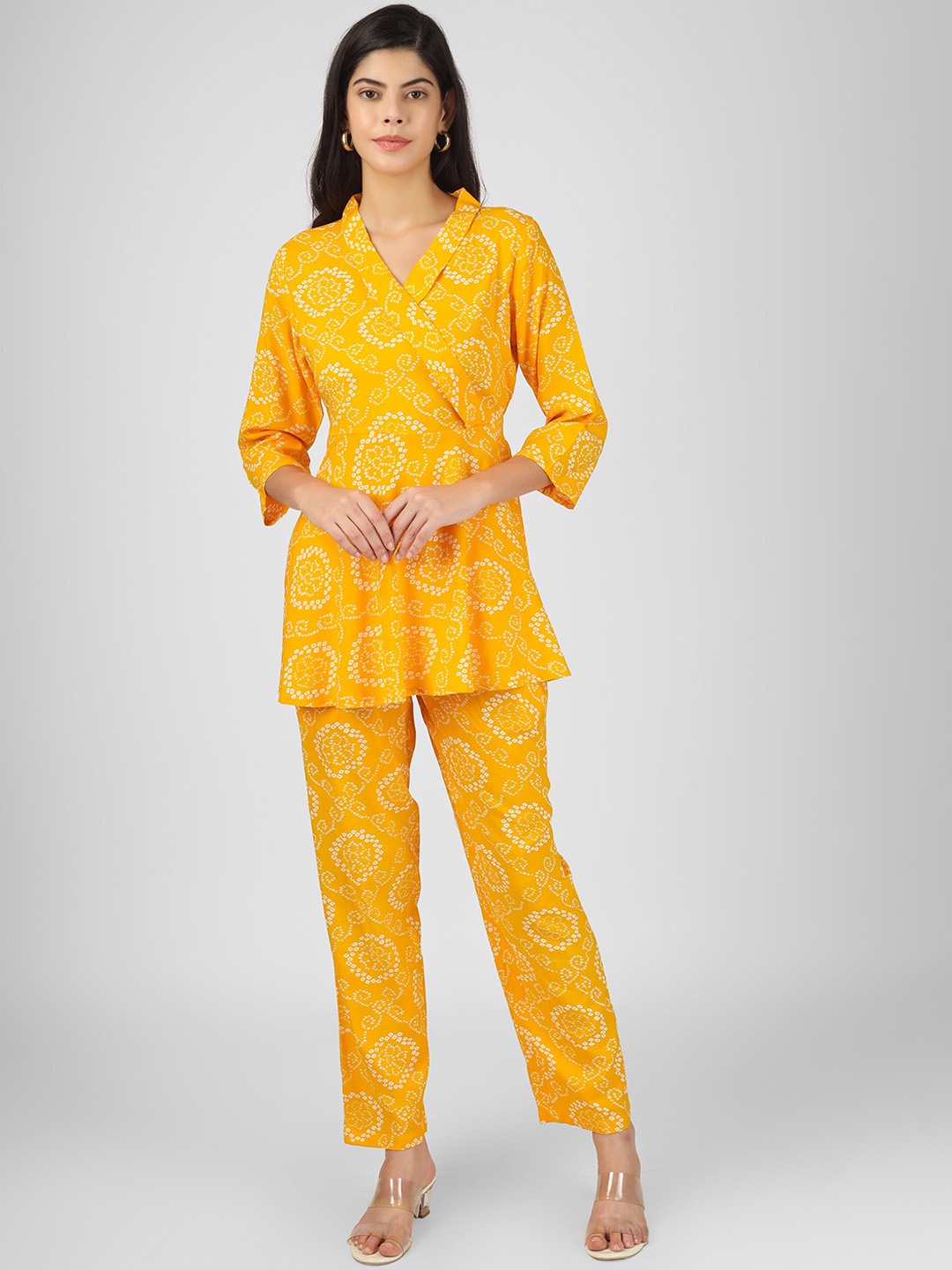 

CELEBRAVO Bandhani Printed V-Neck Three-Quarter Sleeve Co Ords Set, Yellow