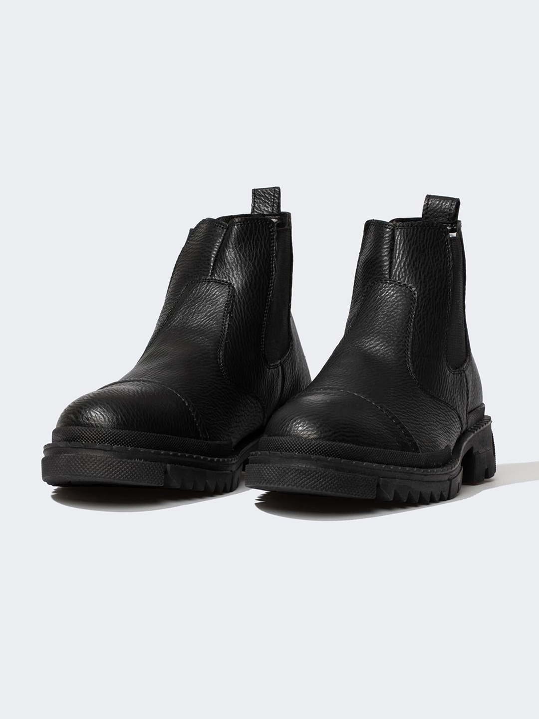 

DeFacto Men Textured Mid Top Chelsea Boots, Black