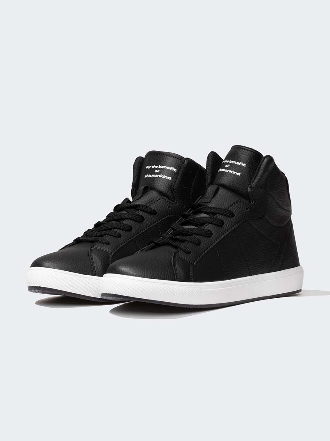 

DeFacto Men Textured Mid Top Contrast Sole Sneakers, Black