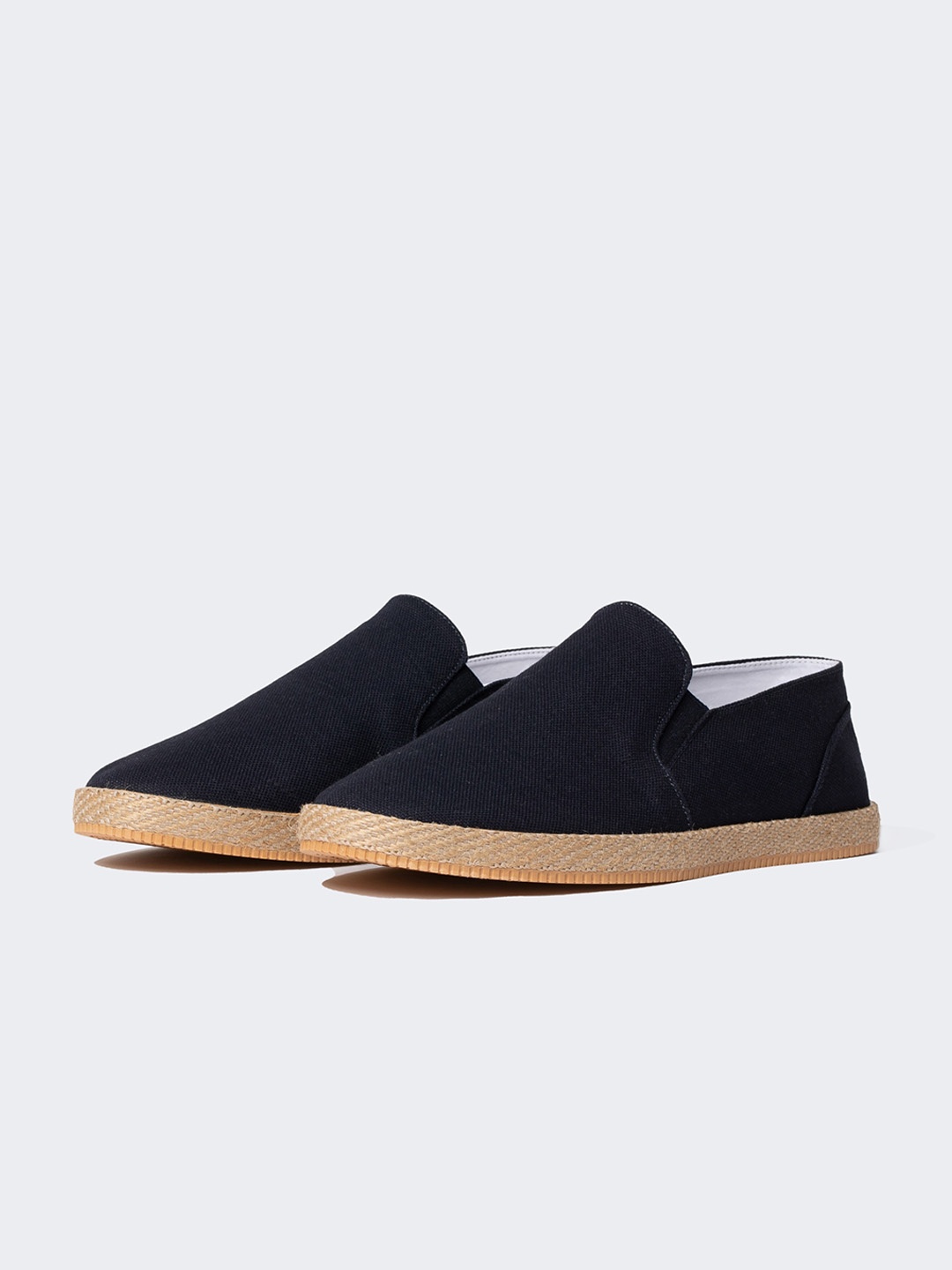 

DeFacto Men Contrast Sole Slip-On Sneakers, Navy blue