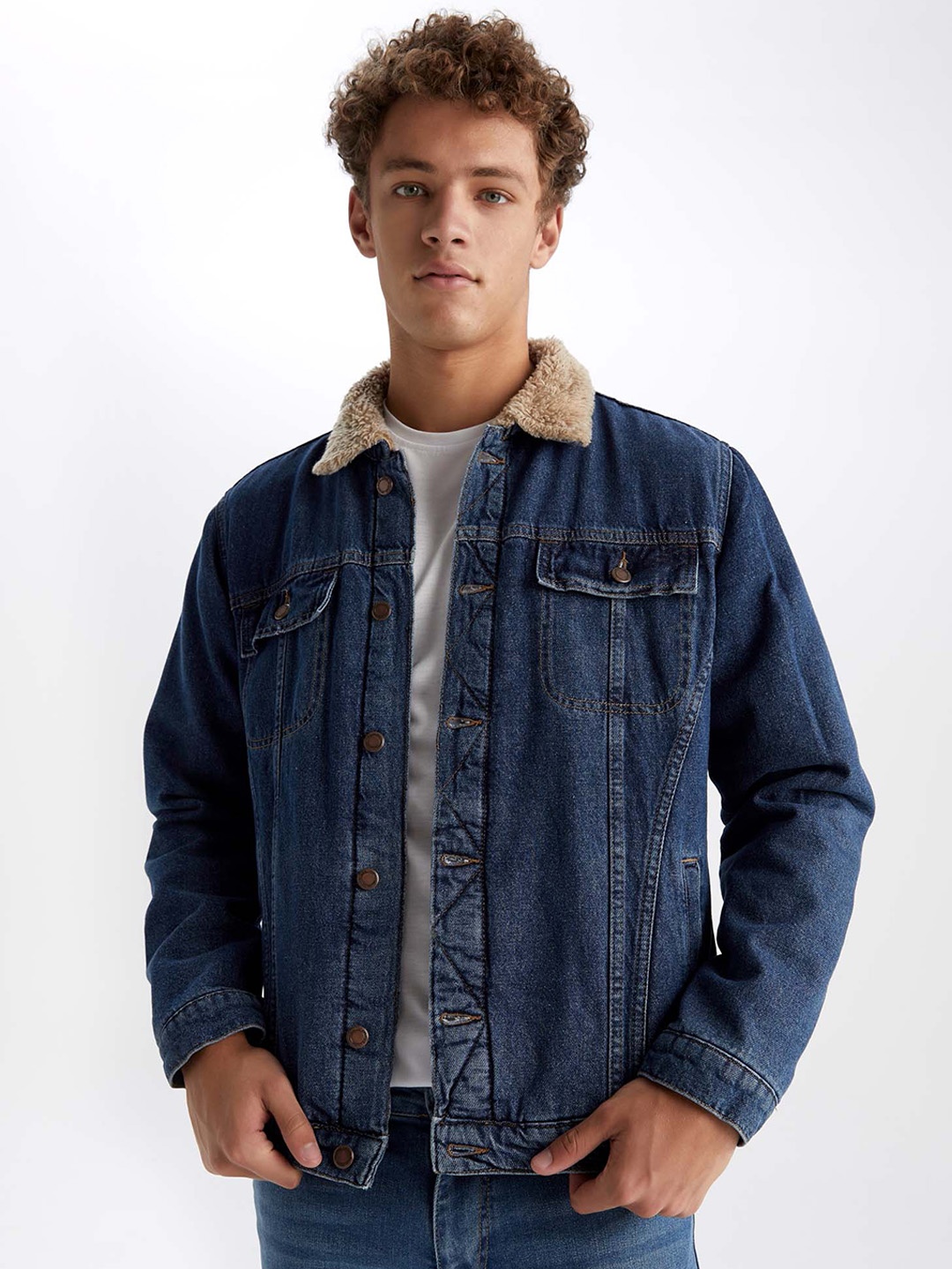 

DeFacto Spread Collar Washed Cotton Denim Jacket, Na