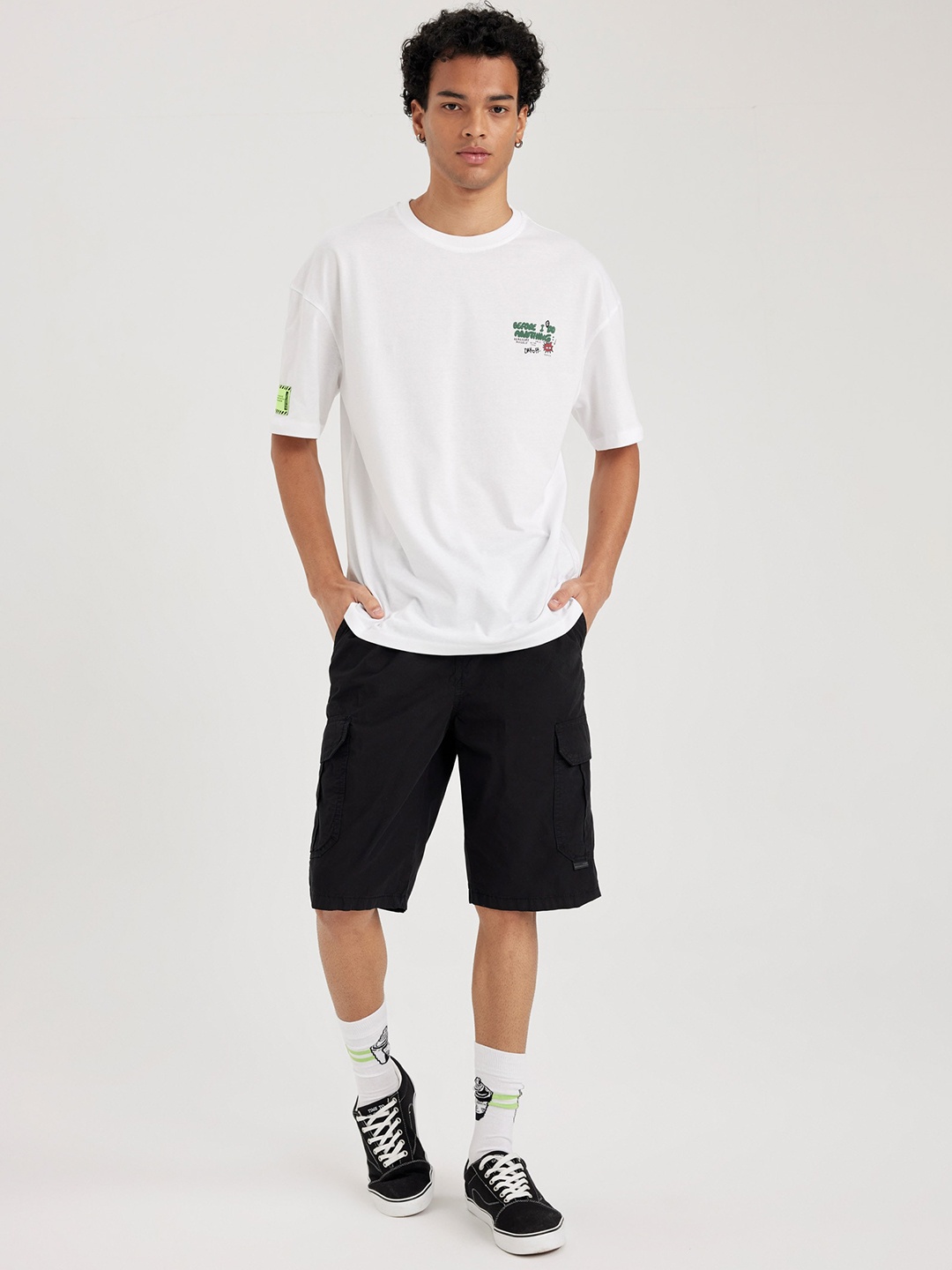 

DeFacto Men Mid Rise Pure Cotton Shorts, Black