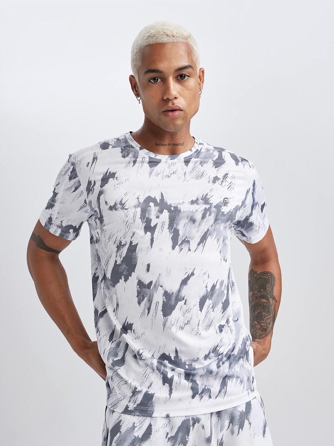 

DeFacto Abstract Printed Round Neck T-shirt, White
