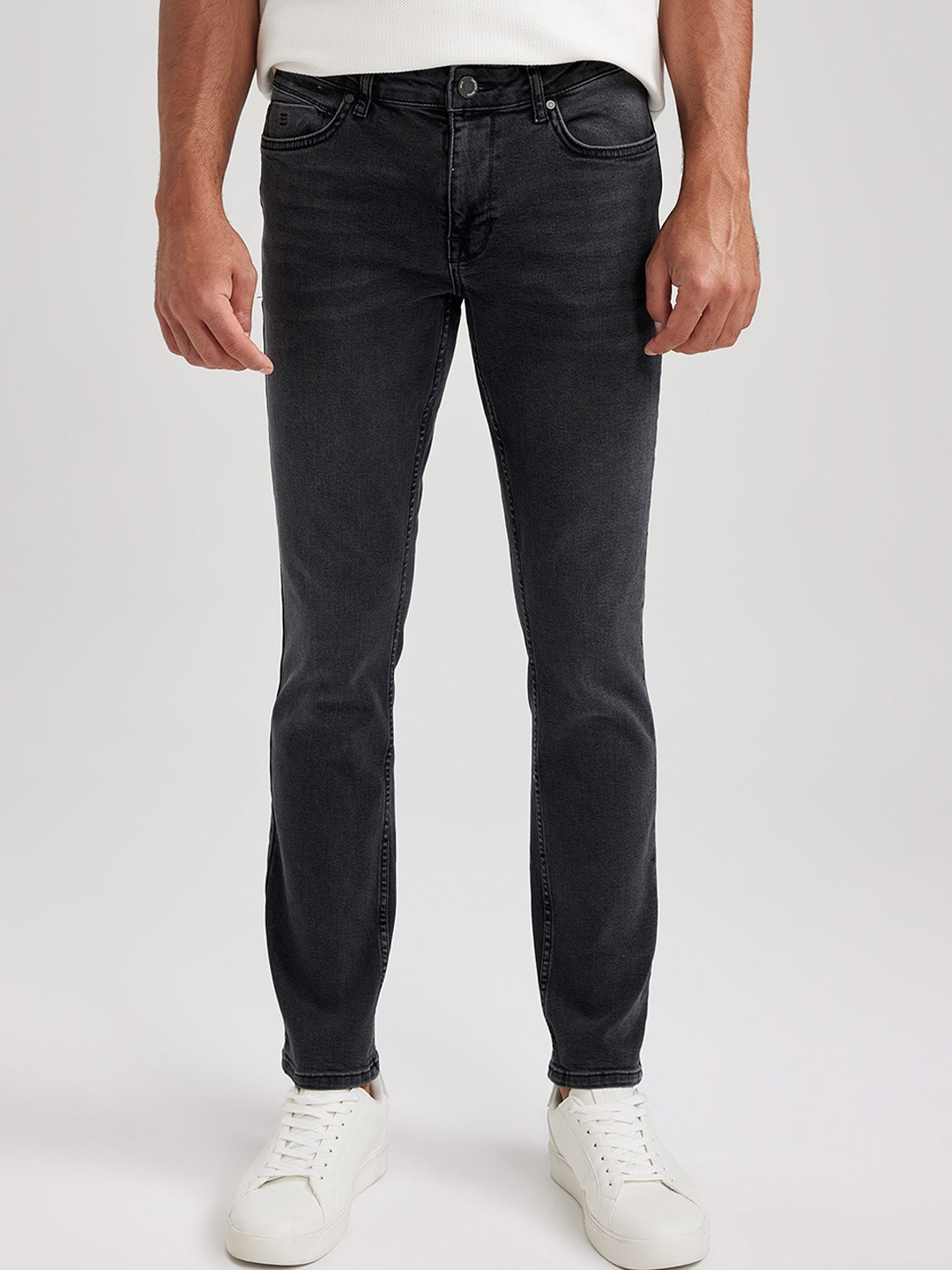 

DeFacto Men Mid-Rise Light Fade Stretchable Clean Look Jeans, Black