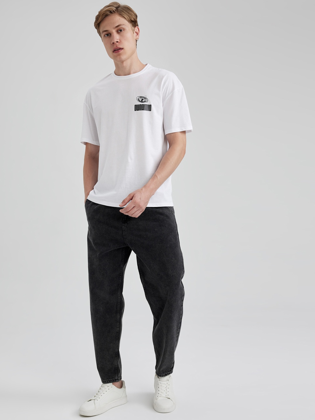 

DeFacto Men Mid-Rise Regular Fit Trousers, Black