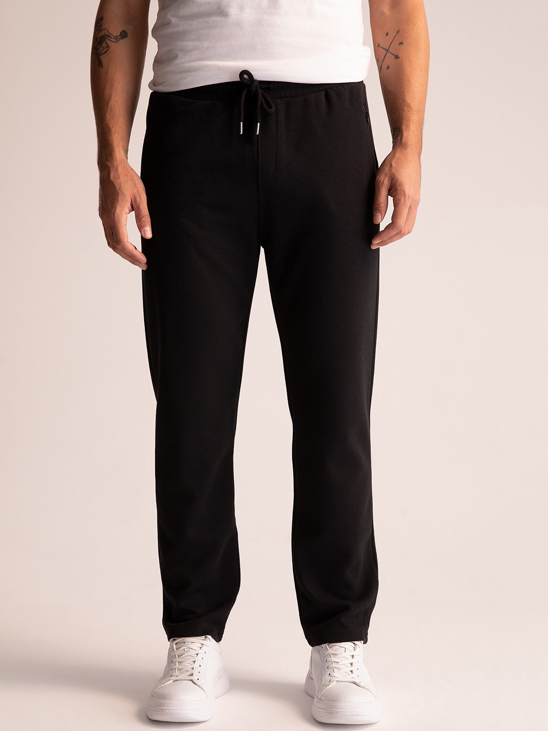 

DeFacto Men Mid-Rise Regular Fit Trousers, Black