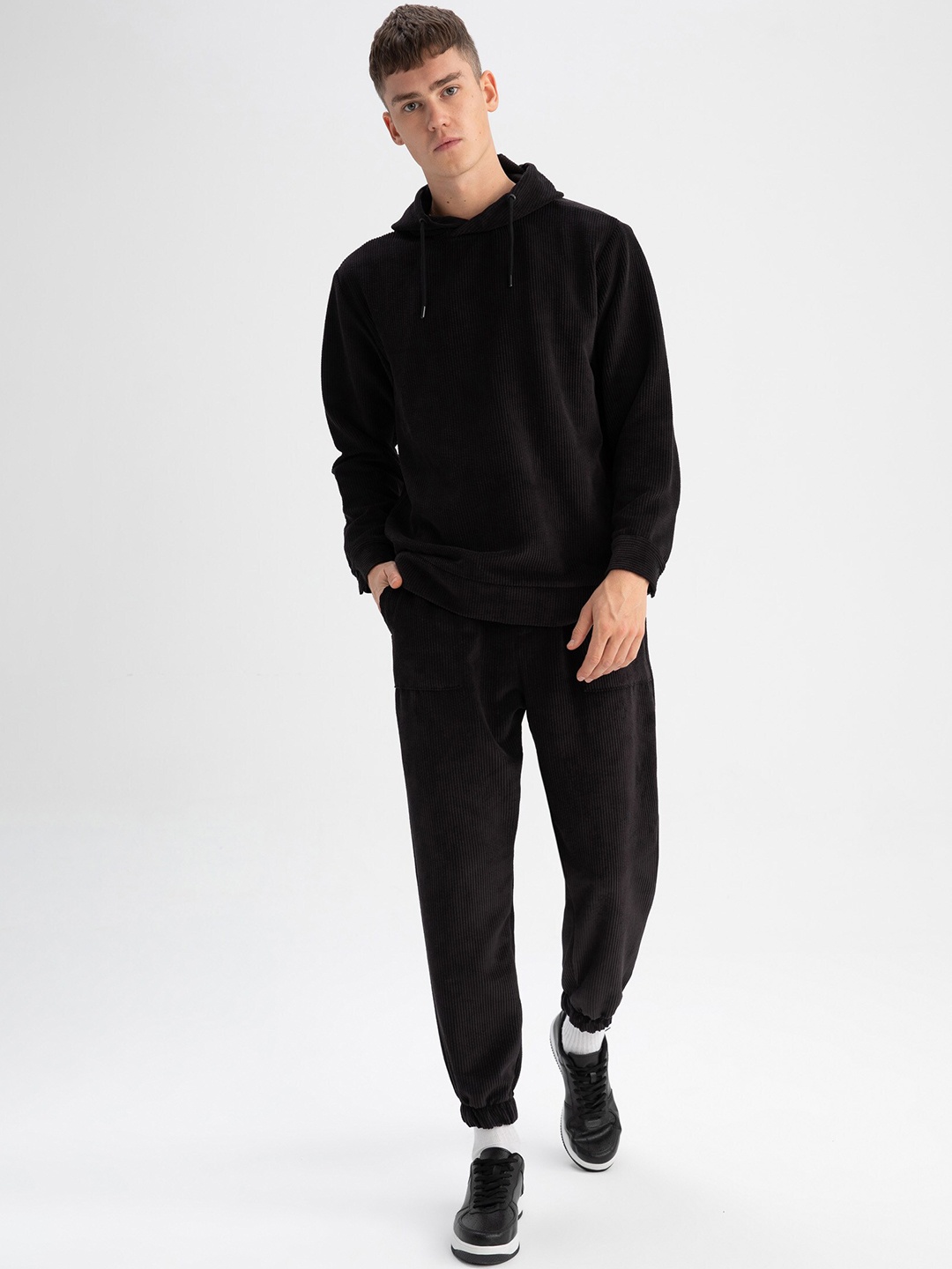 

DeFacto Men Mid-Rise Regular Fit Joggers, Black