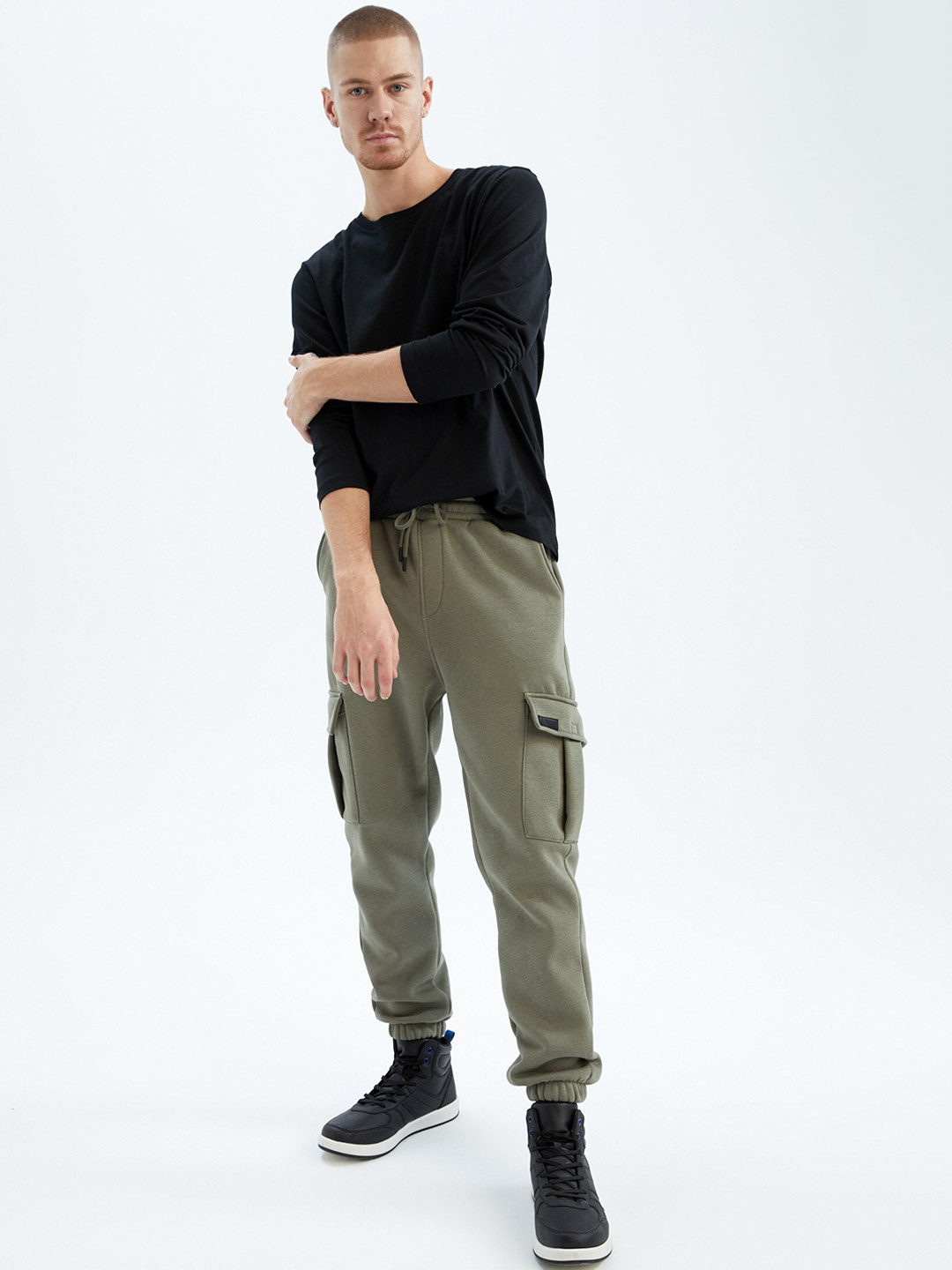 

DeFacto Men Mid Rise Plain Joggers, Olive