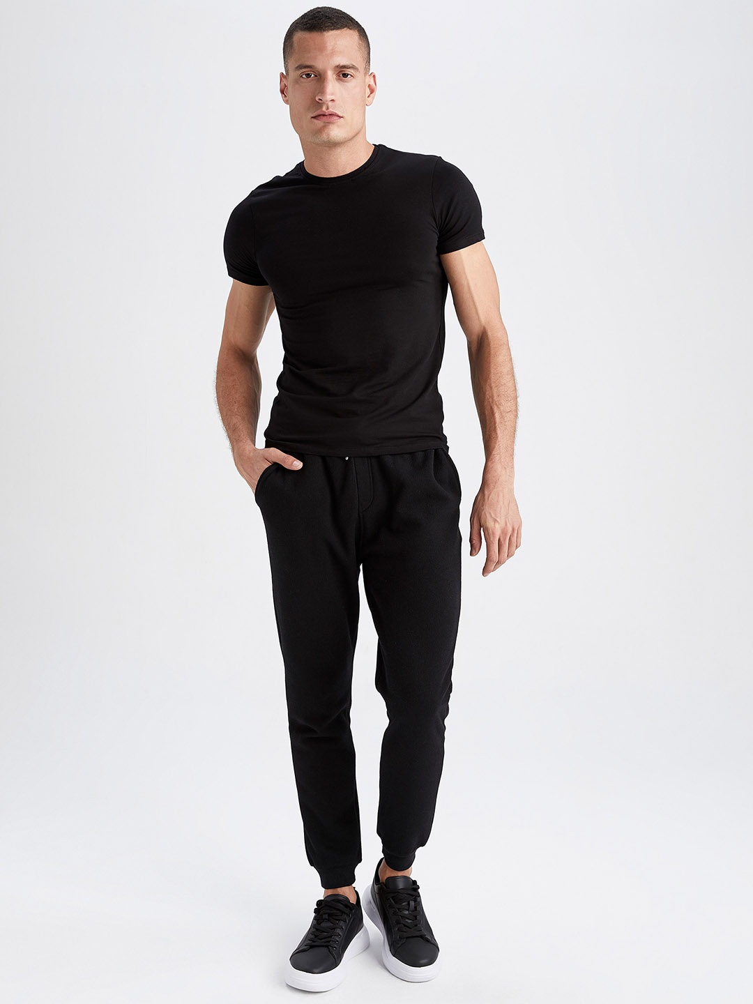 

DeFacto Men Mid Rise Joggers, Black