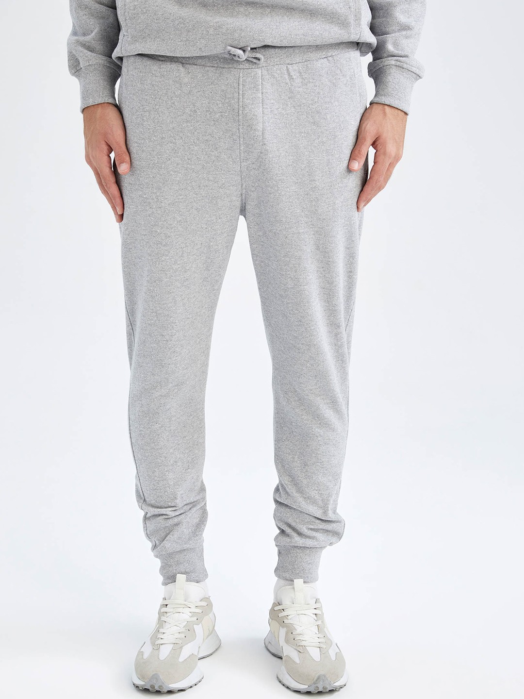 

DeFacto Men Mid Rise Joggers, Grey melange