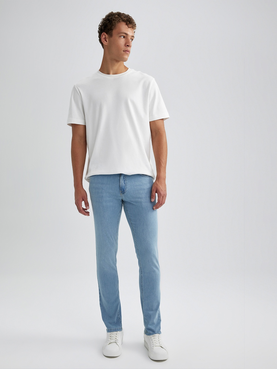 

DeFacto Men Regular Fit Light Fade Stretchable Jeans, Na