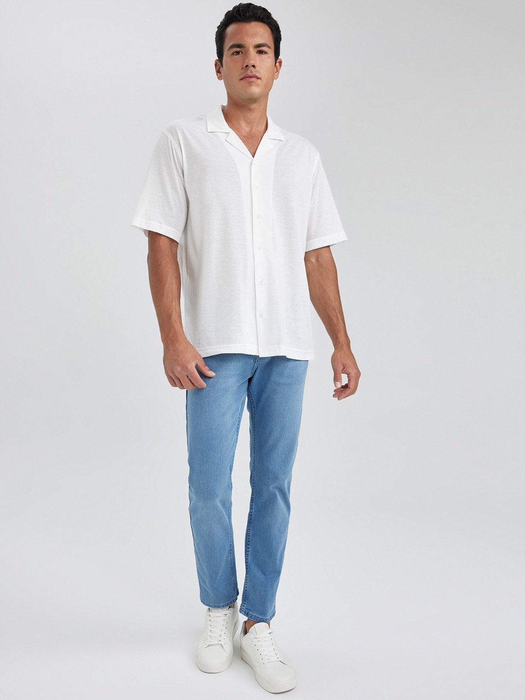 

DeFacto Men Casual Regular Fit Trousers, Na