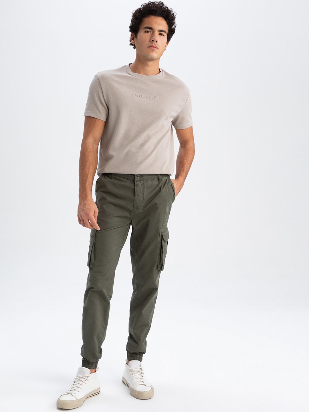 

DeFacto Regular Fit Mid Rise Cargos Trousers, Na