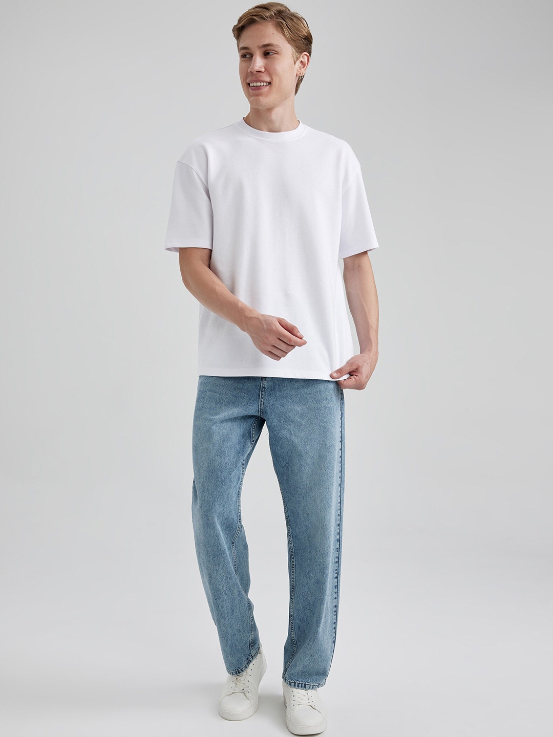 

DeFacto Men Cotton Clean Look Heavy Fade Mid-Rise Jeans, Blue