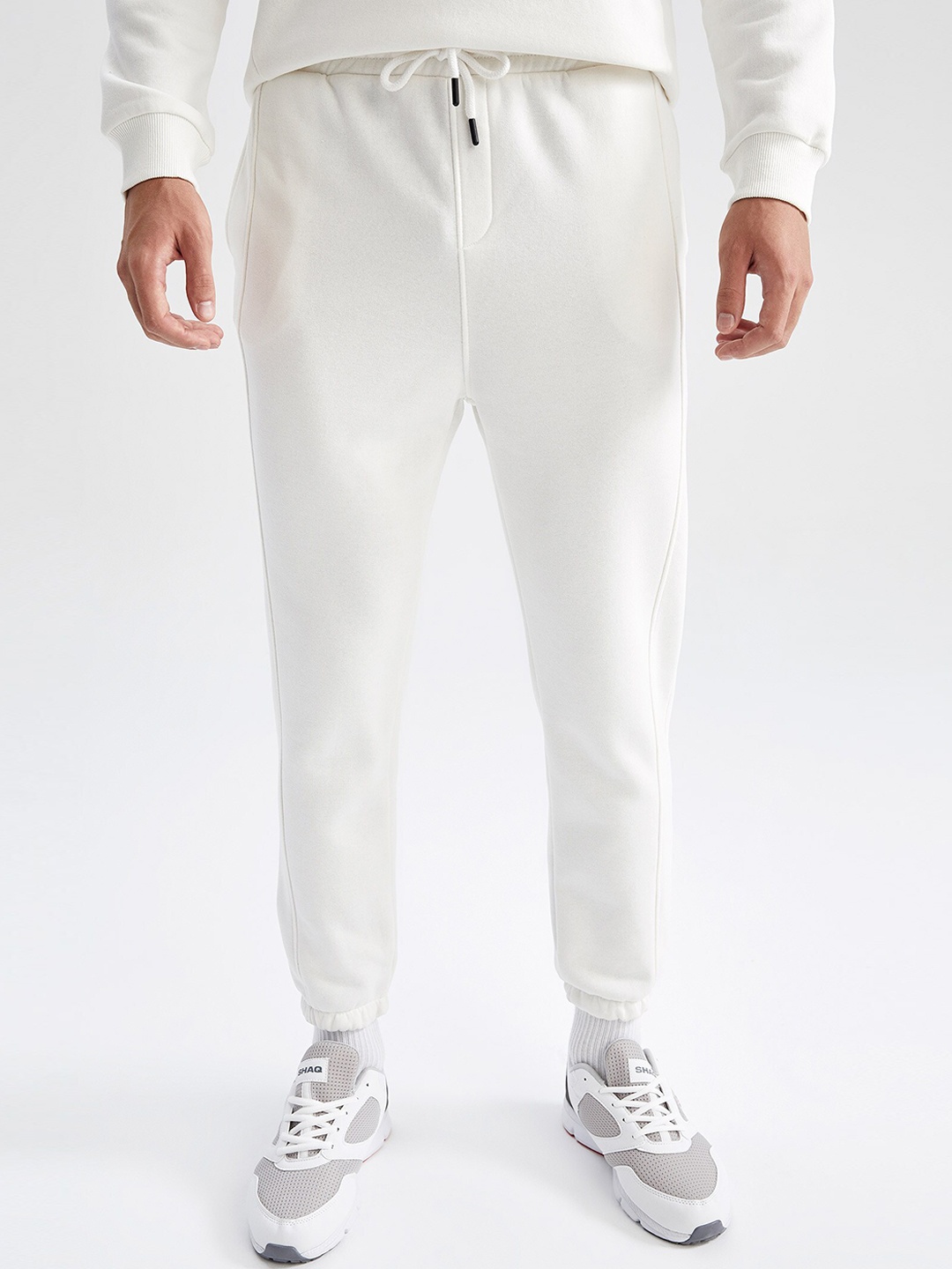 

DeFacto Men Mid Rise Joggers, White