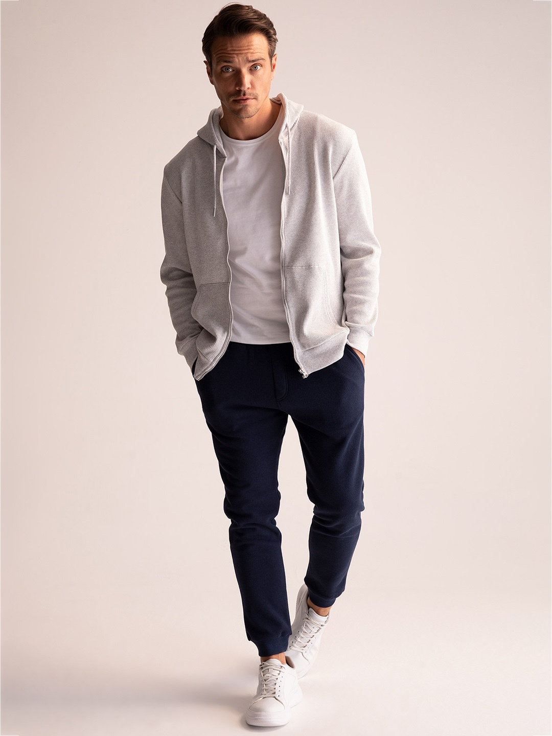 

DeFacto Regular Fit Mid-Rise Joggers Trousers, Navy blue
