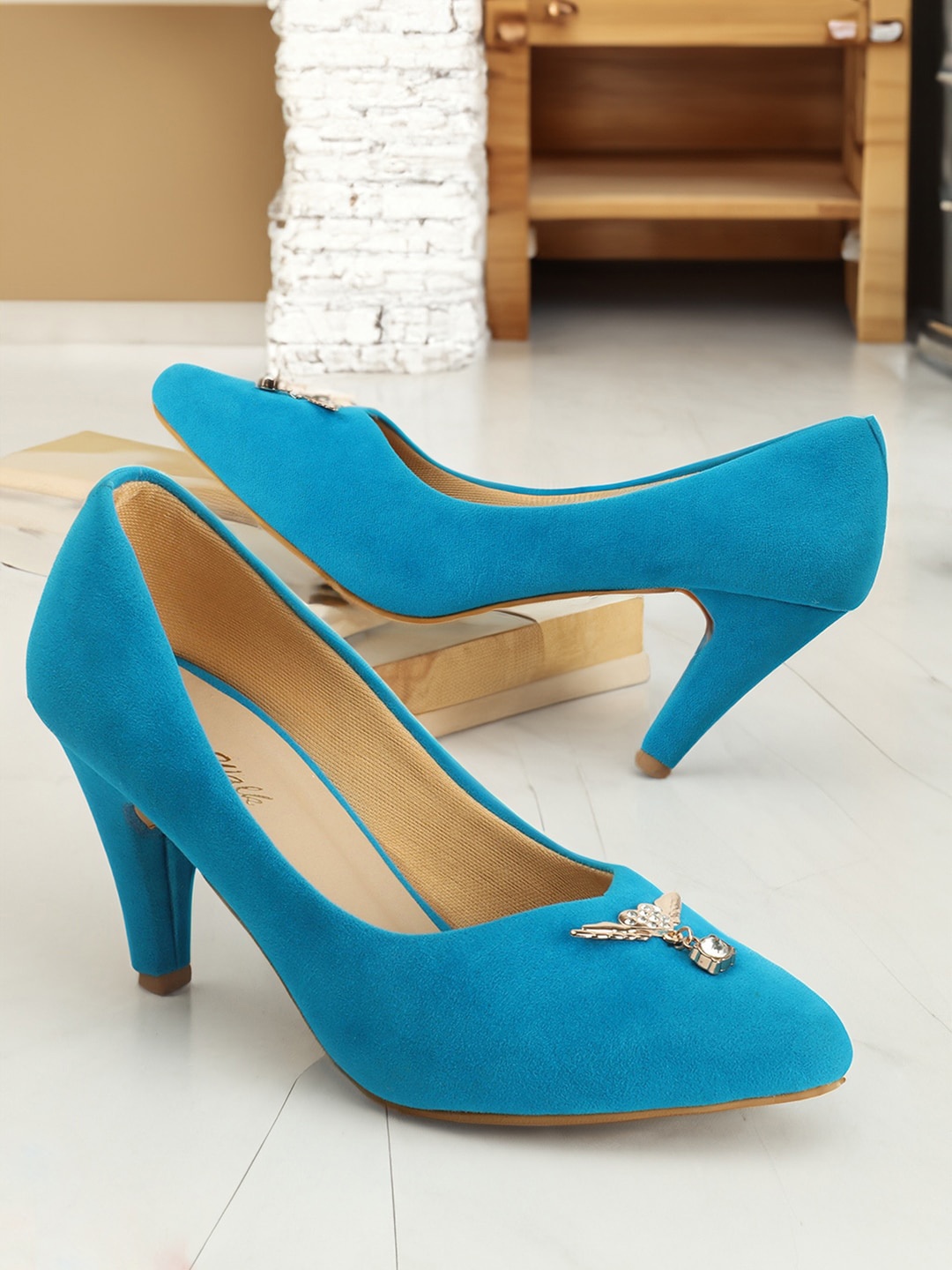 

Retro Walk Embellished Velvet Slim Heel Pumps, Blue