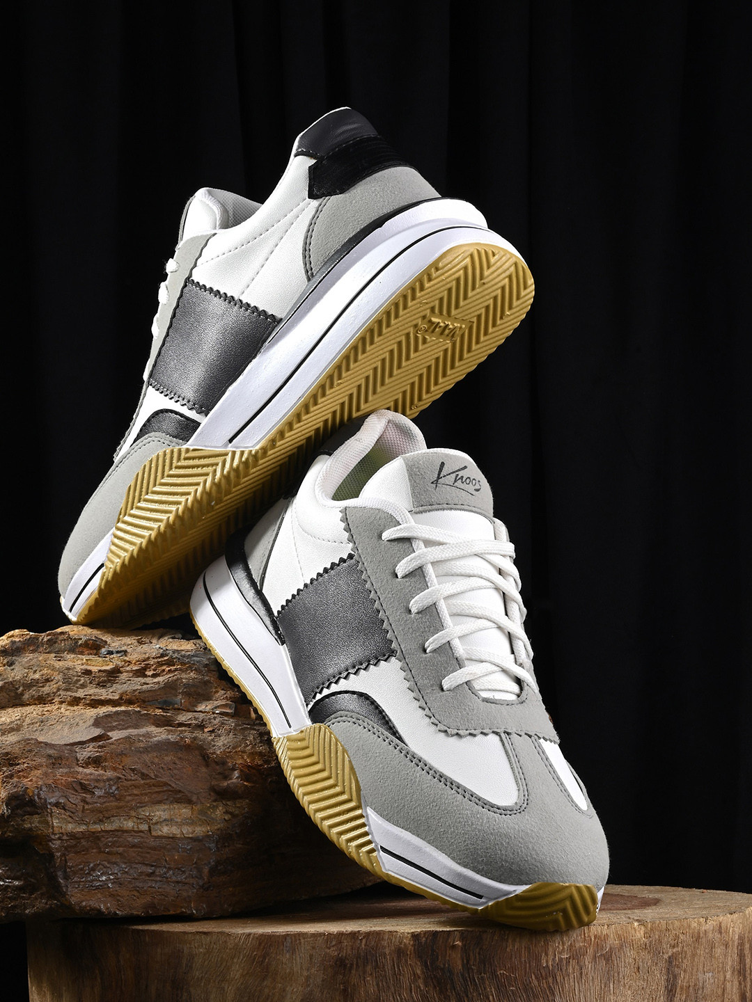 

knoos Men Colourblocked Lightweight Sneakers, Grey