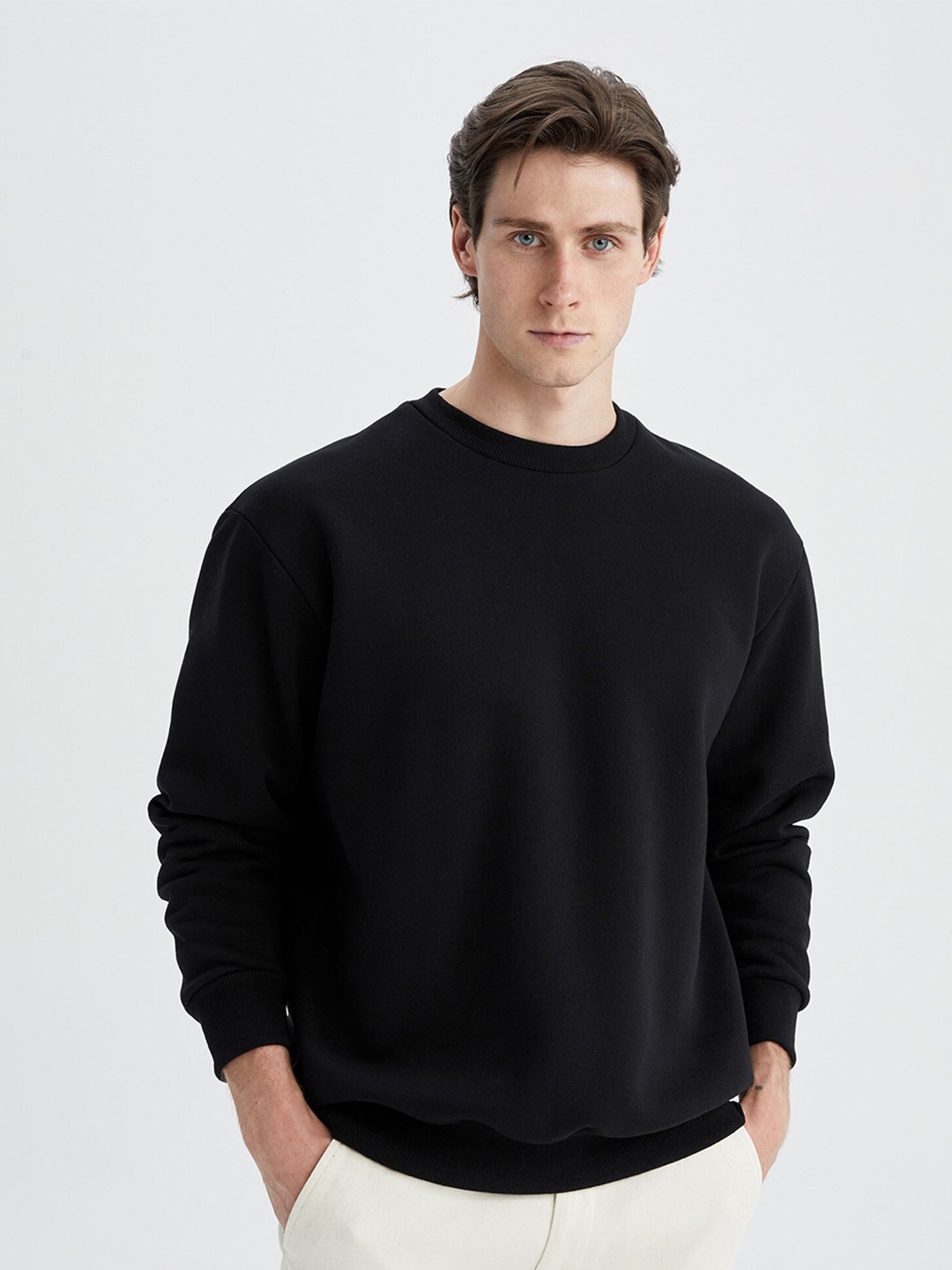 

DeFacto Round Neck Pullover Sweatshirt, Black