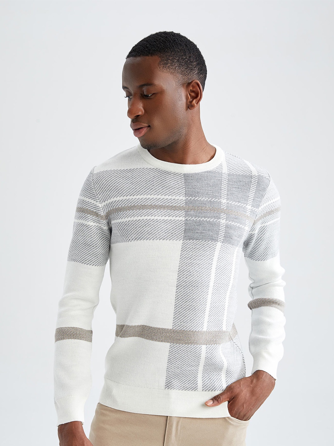 

DeFacto Checked Round Neck Acrylic Pullover Sweater, White