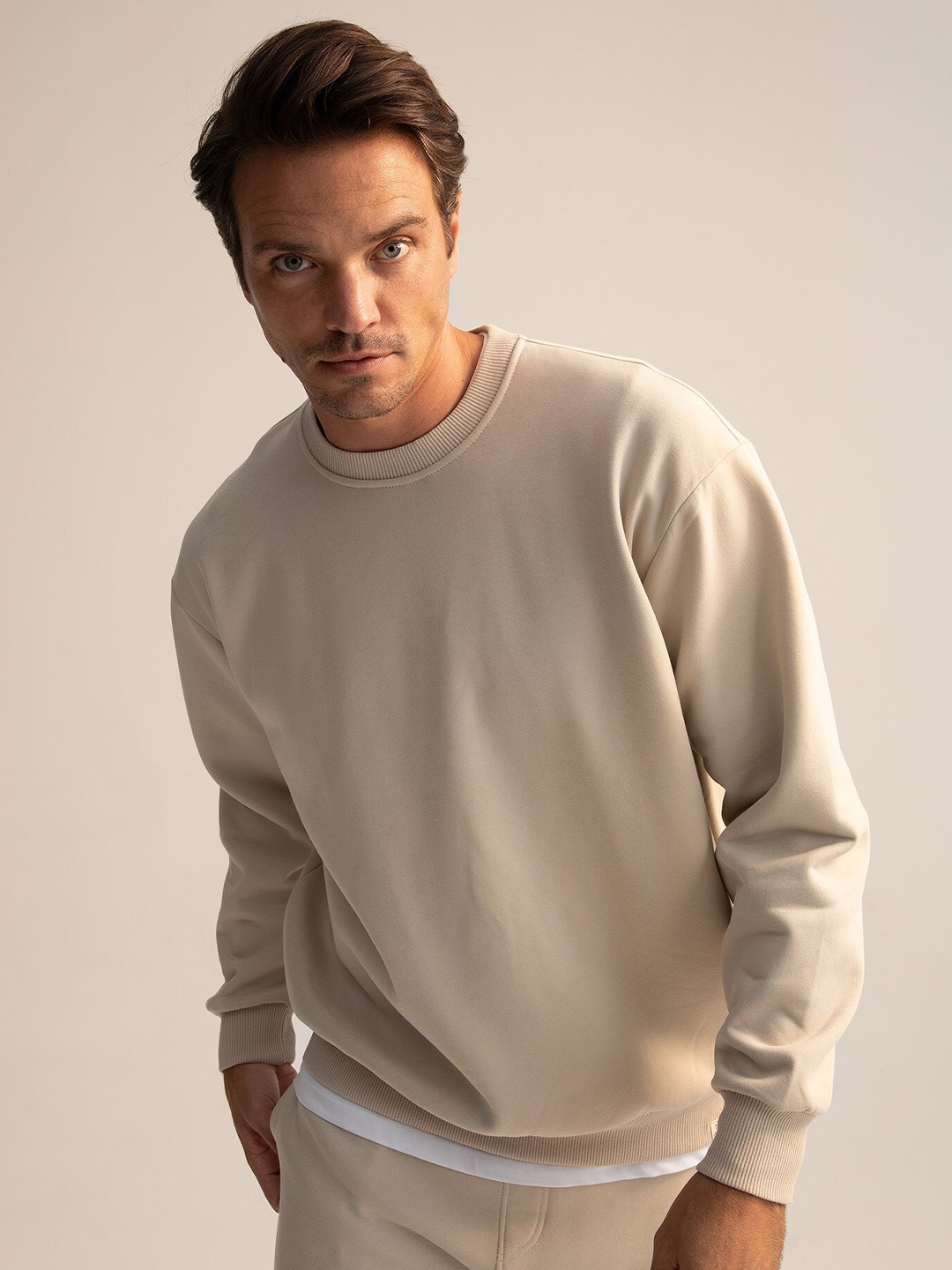 

DeFacto Round Neck Long Sleeve Pullover Sweatshirt, Off white