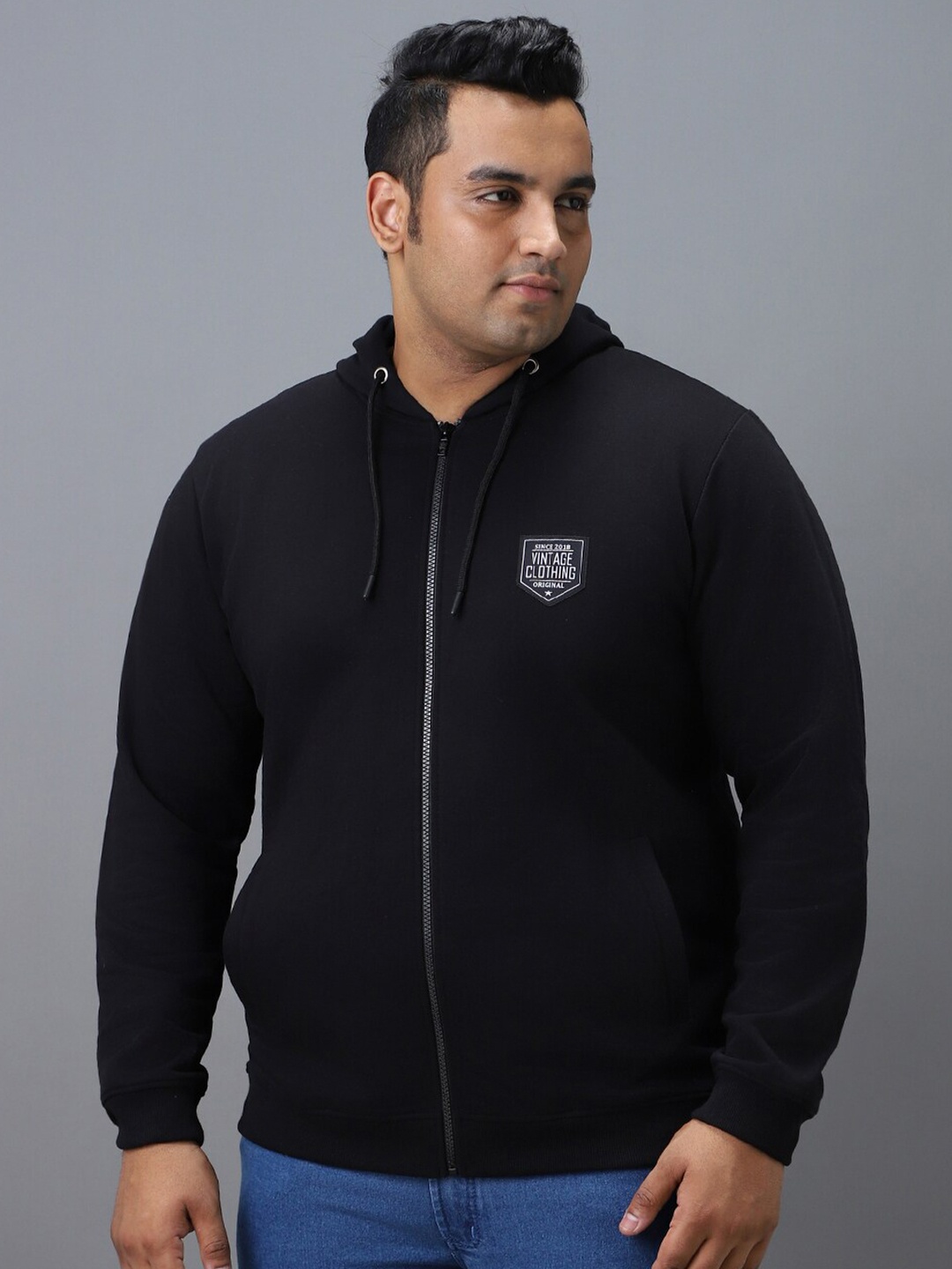 

Urbano Plus Men Solid Applique Hooded Sweatshirt, Black