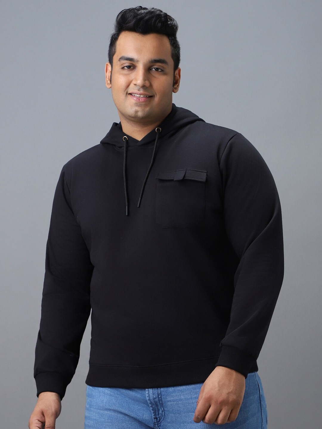 

Urbano Plus Men Solid Pockets Hooded Sweatshirt, Black