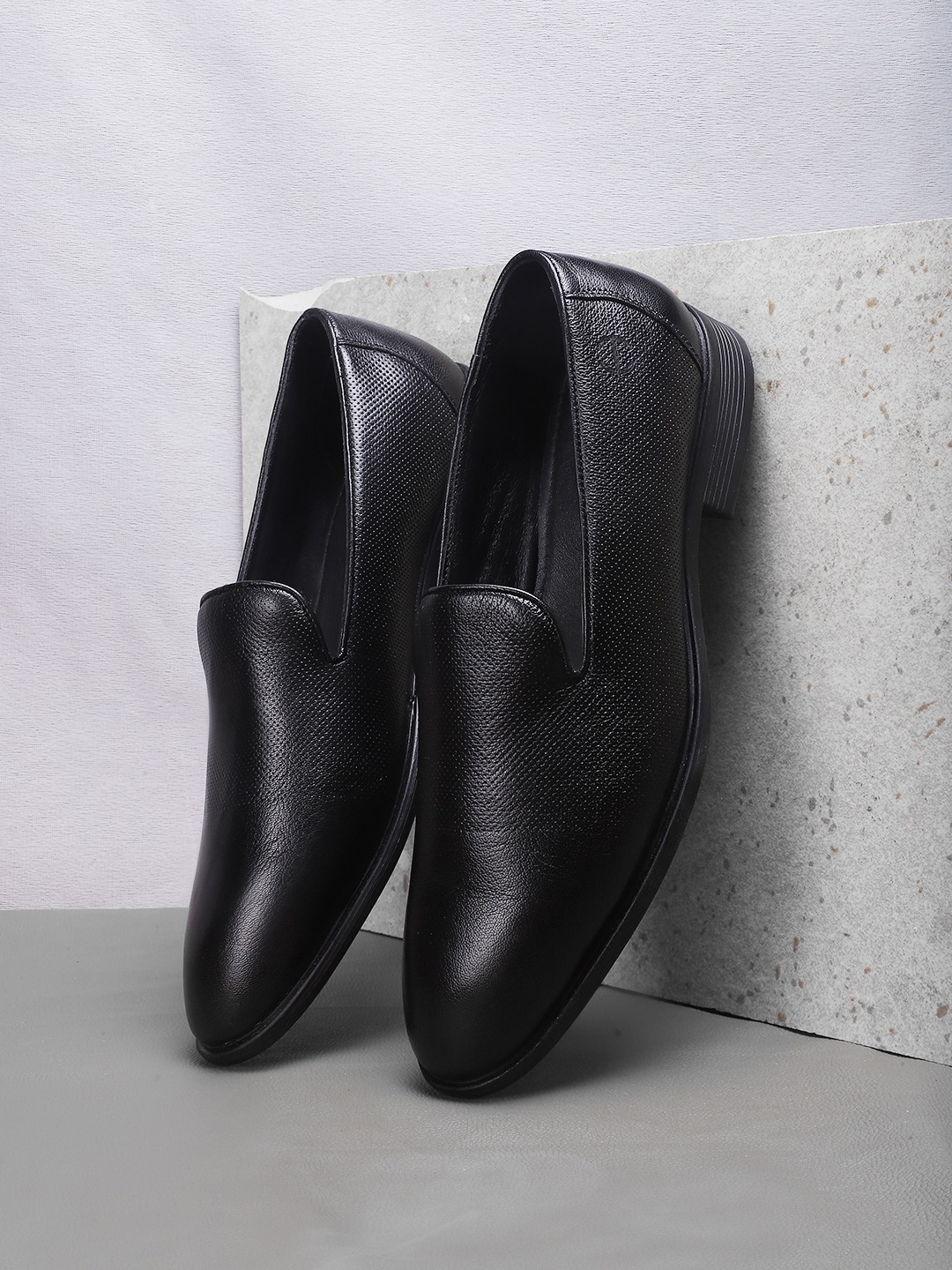 

Liberty Men Textured Formal Loafers, Black