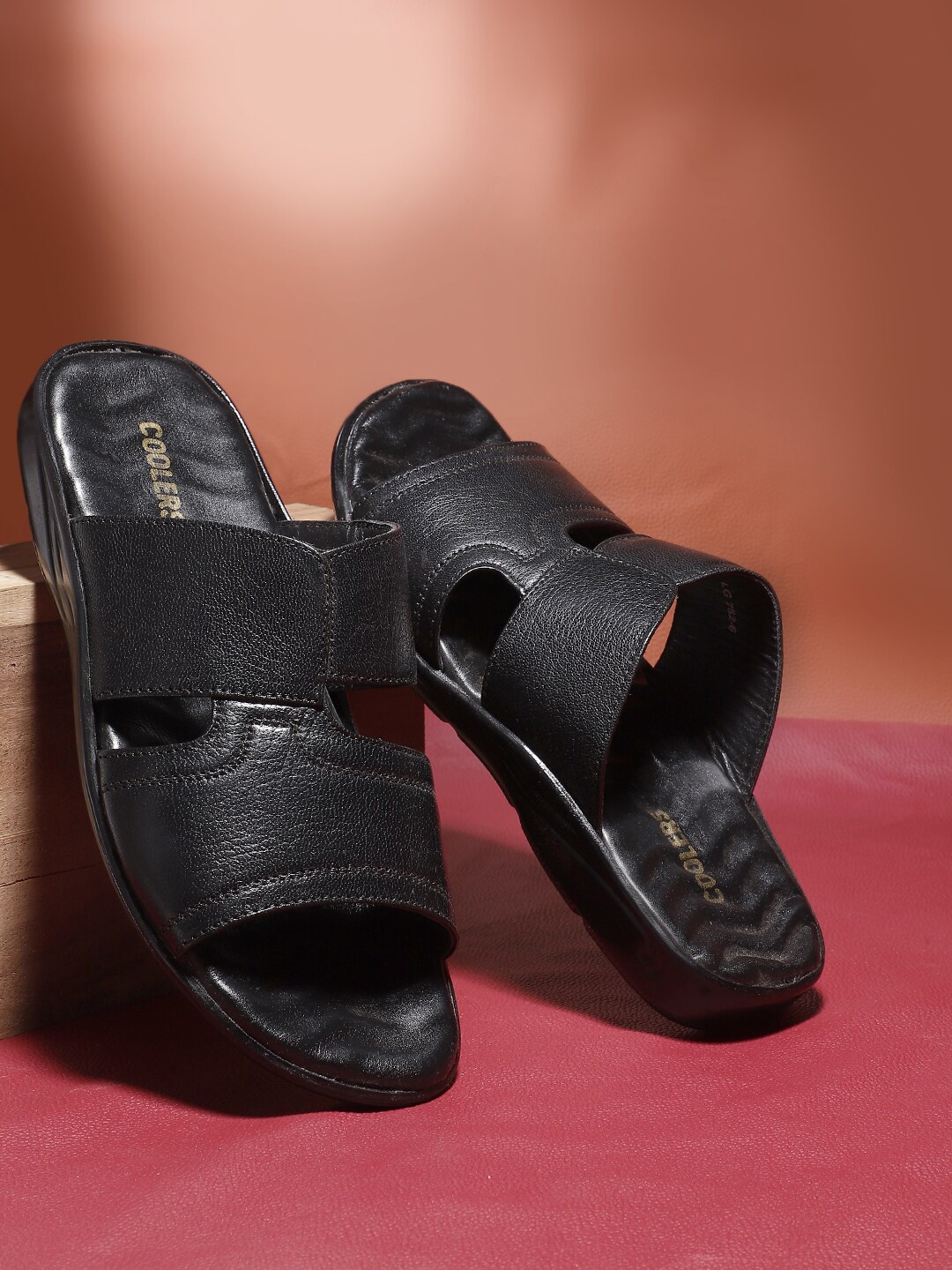 

Liberty Men Textured Comfort Sandals, Black