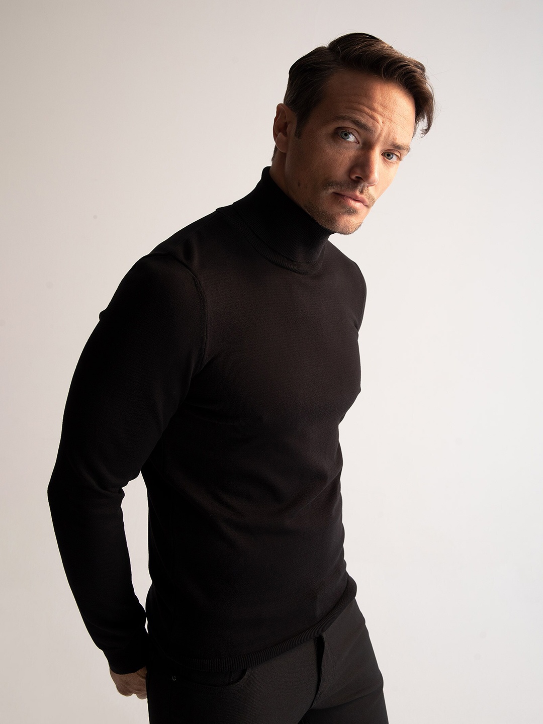 

DeFacto Turtle Neck Pullover, Black