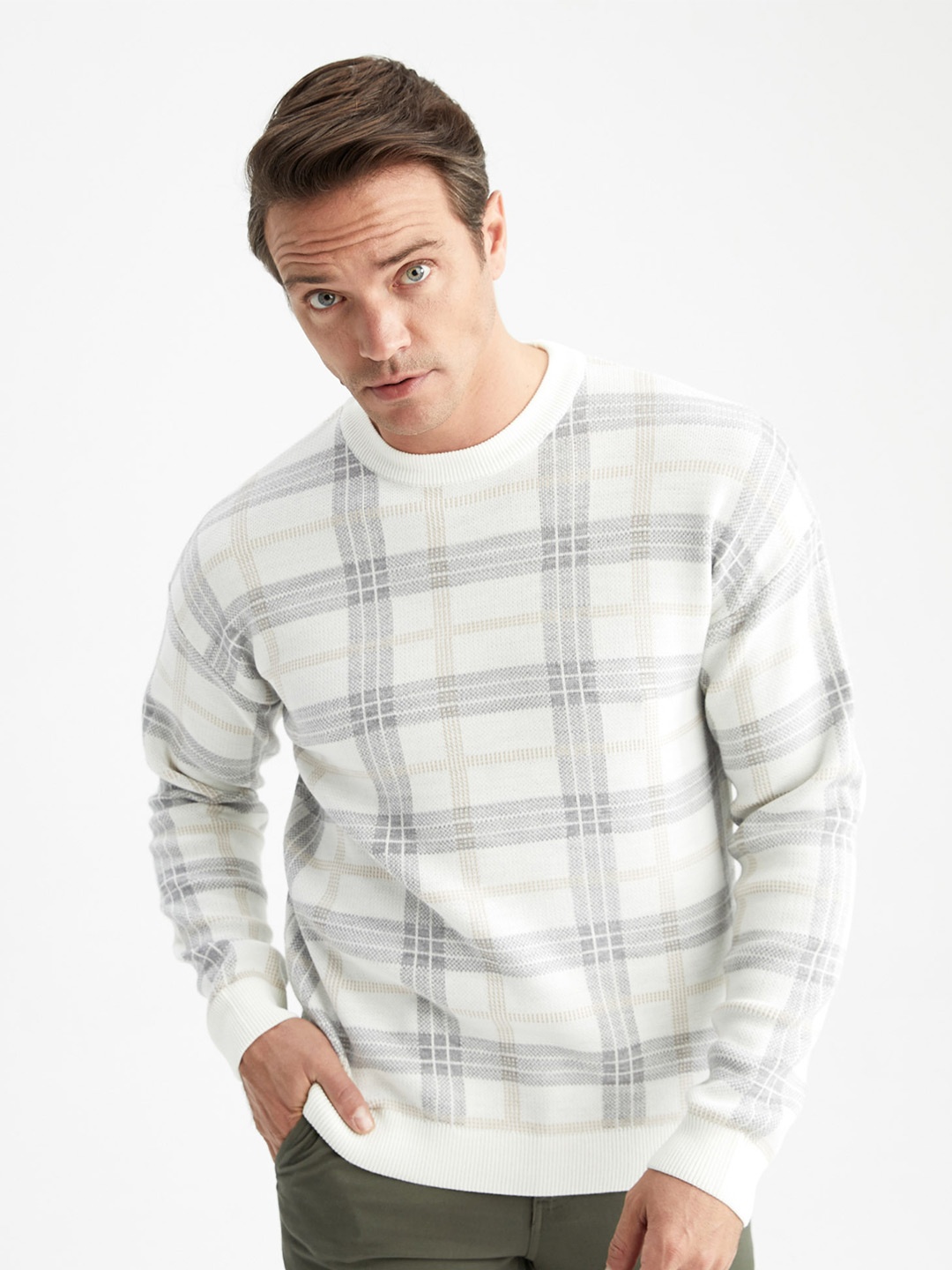 

DeFacto Checked Round Neck Acrylic Pullover Sweater, White
