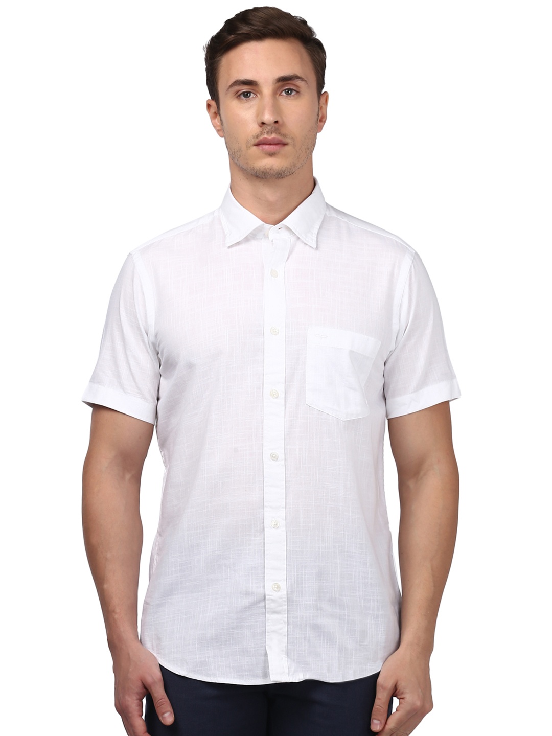 

ColorPlus Men White Tailored Fit Solid Casual Shirt