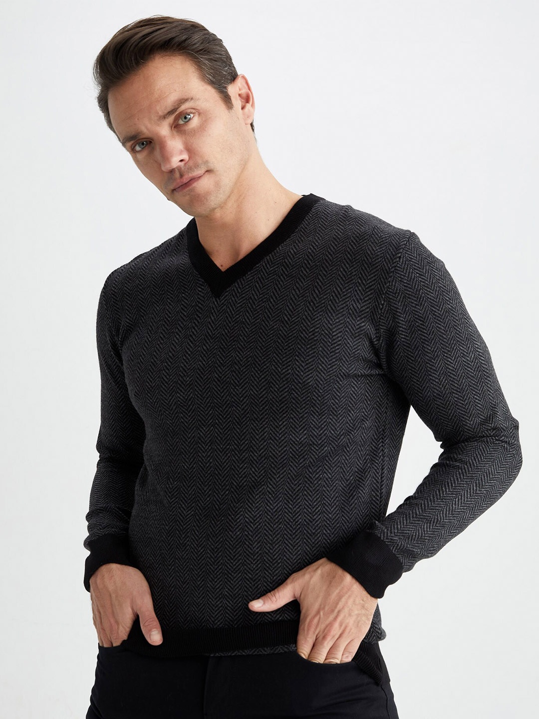 

DeFacto Geometric Self Design Pullover V-Neck Pullover, Black