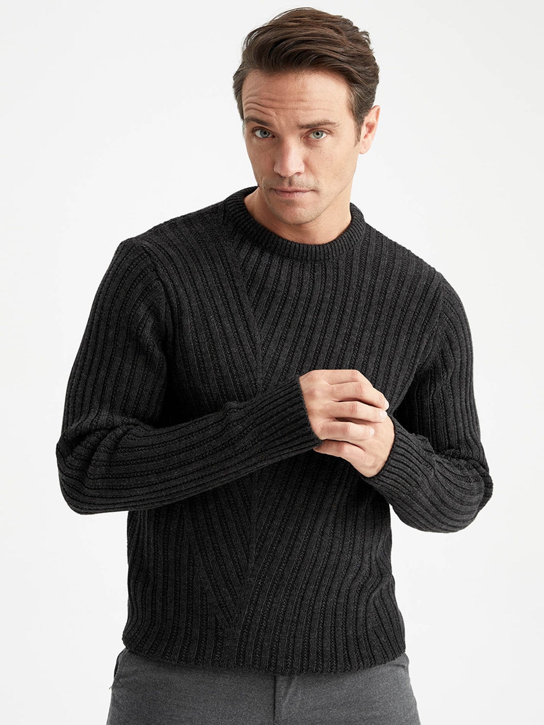 

DeFacto Round Neck Pullover, Black