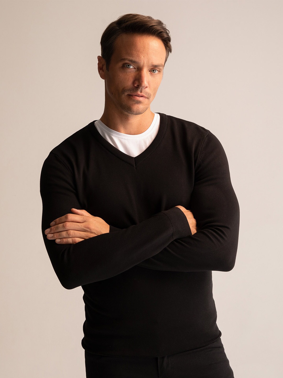 

DeFacto V-Neck Pullover, Black