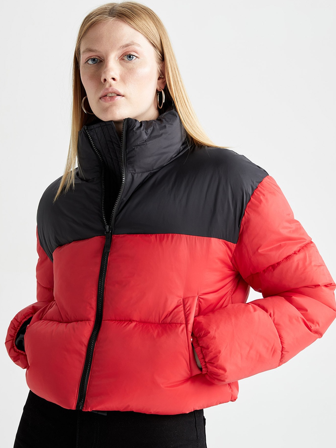 

DeFacto Colourblocked Puffer Jacket, Black