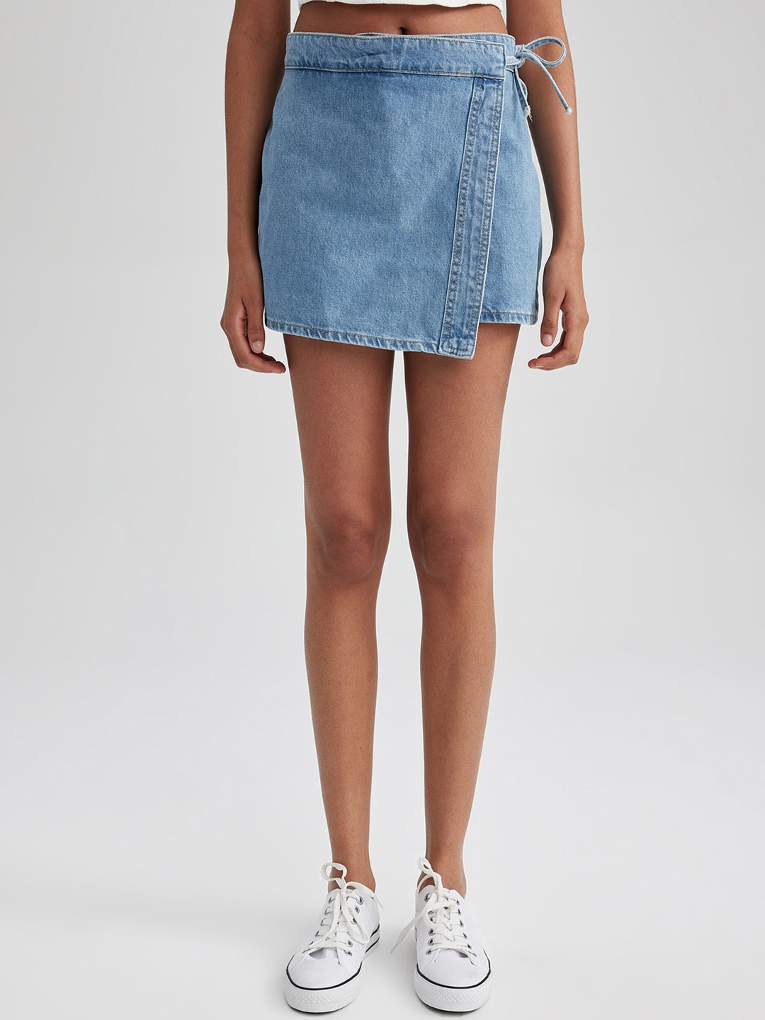 

DeFacto Women Washed Denim Shorts, Na