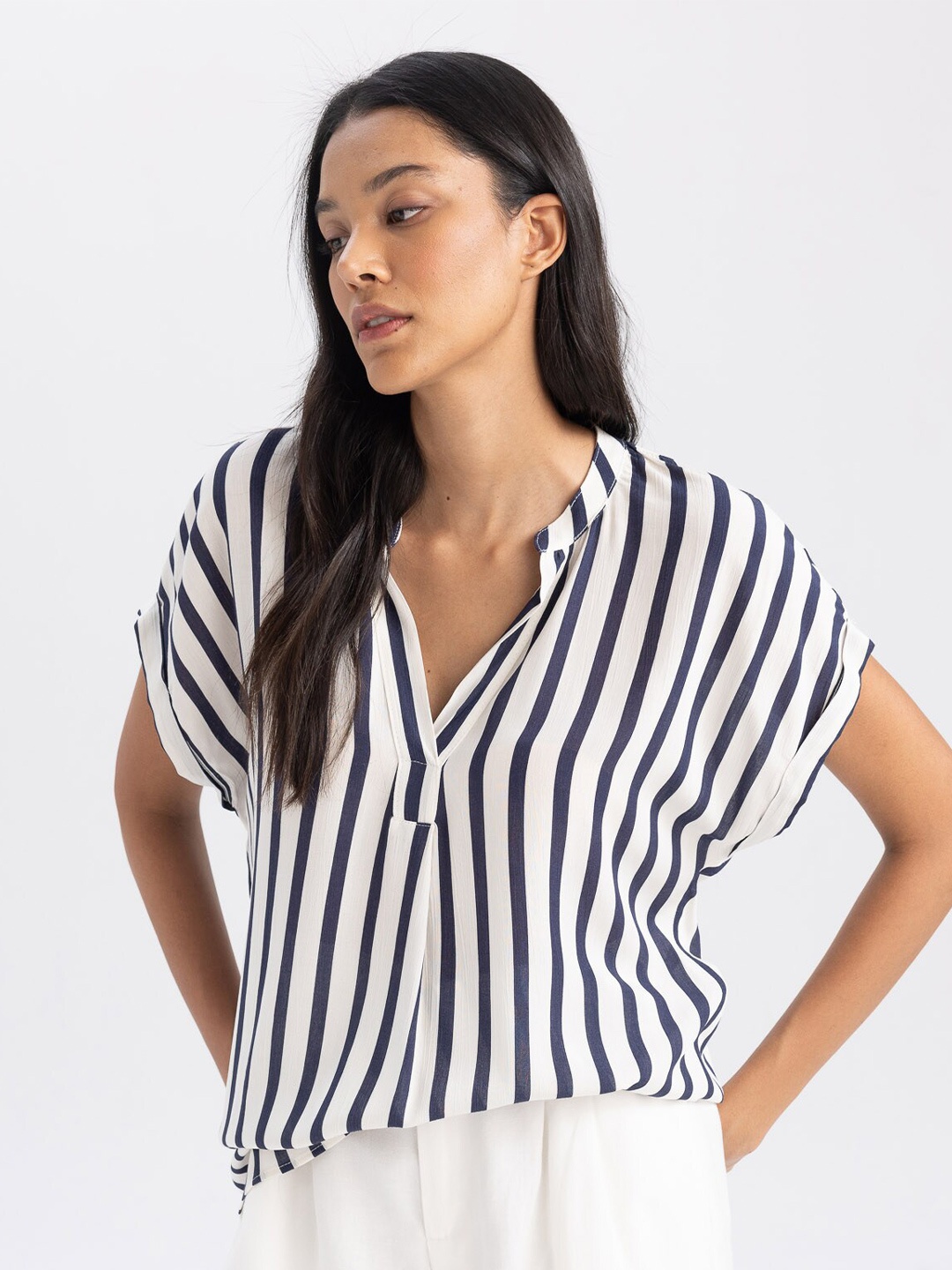 

DeFacto Vertical Striped Mandarin Collar Extended Sleeves Top, White
