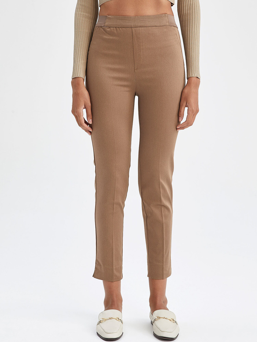 

DeFacto Women Plain Flat-Front Mid-Rise Cropped Trousers, Khaki