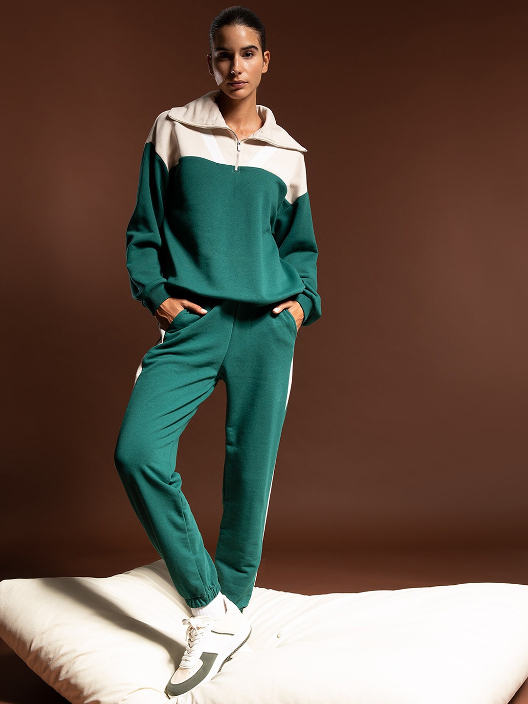 

DeFacto Women Colourblocked Mid Rise Cotton Trousers, Green