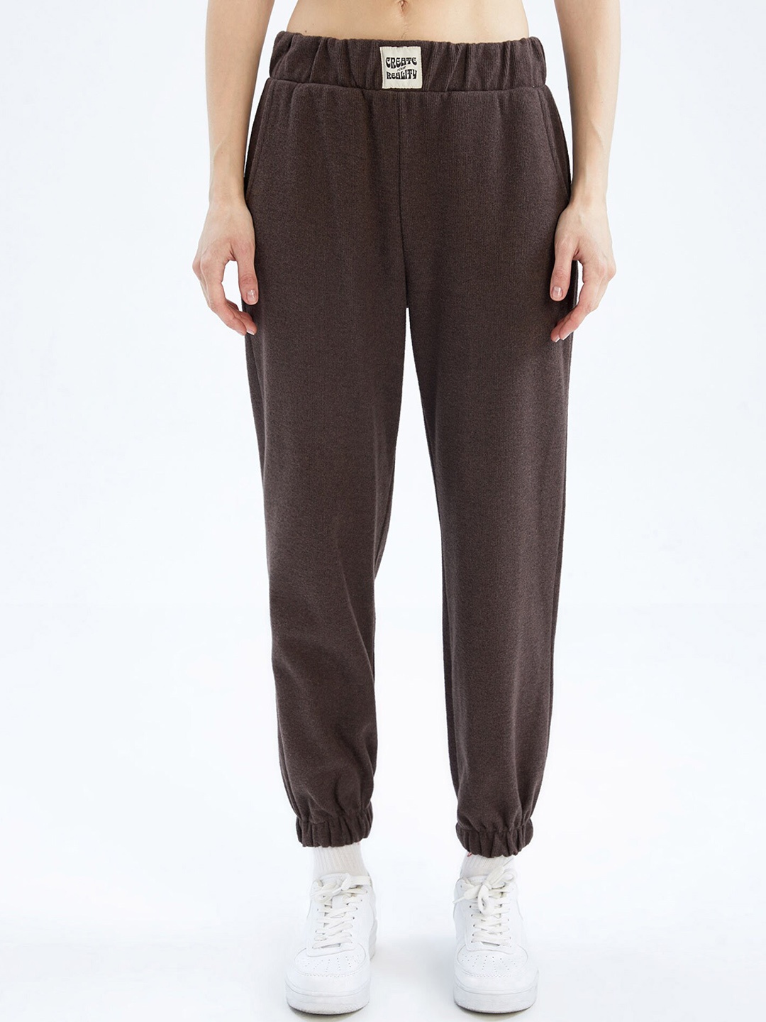 

DeFacto Women Mid-Rise Plain Trousers, Na