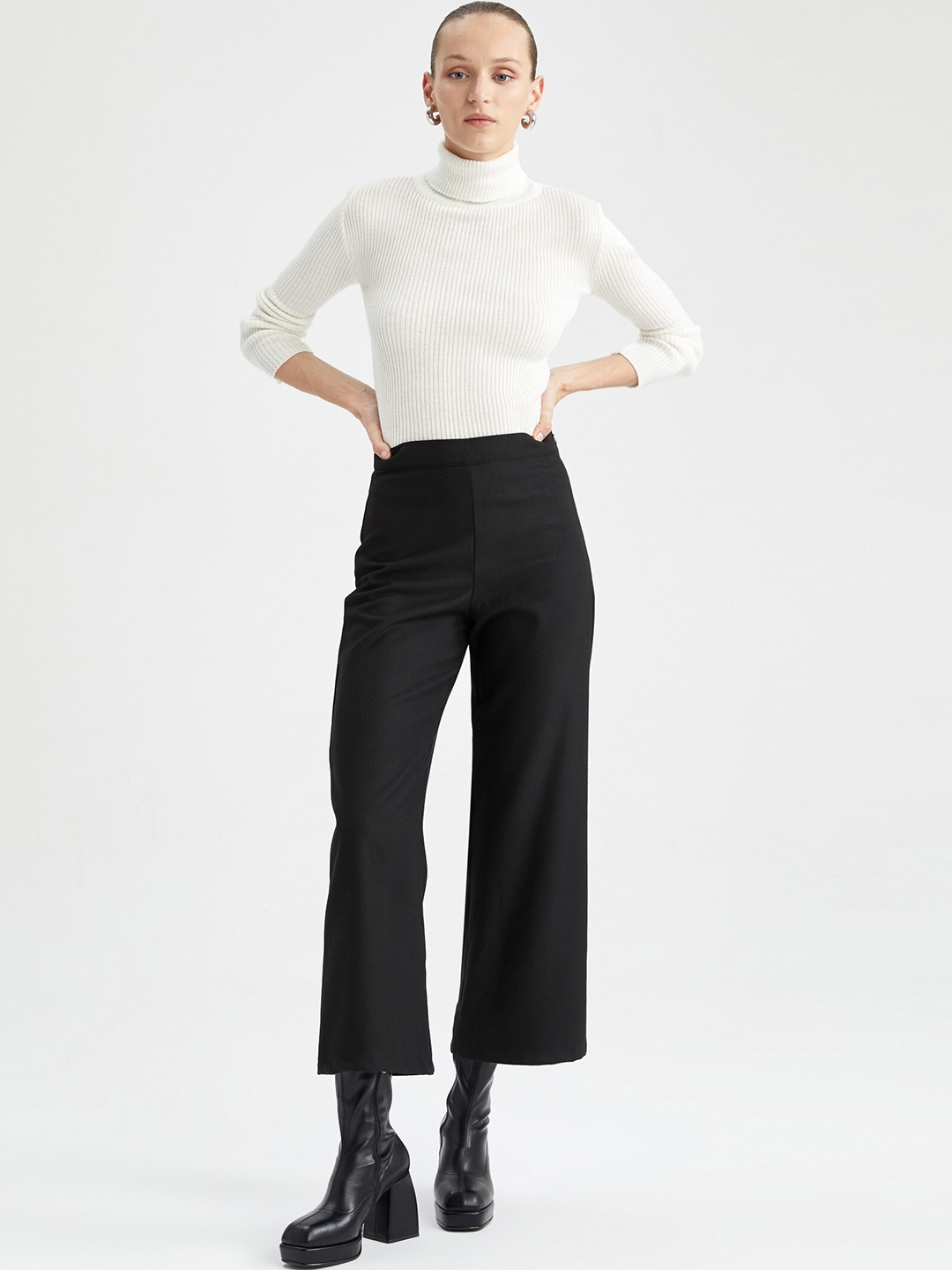 

DeFacto Women Mid-Rise Trousers, Na