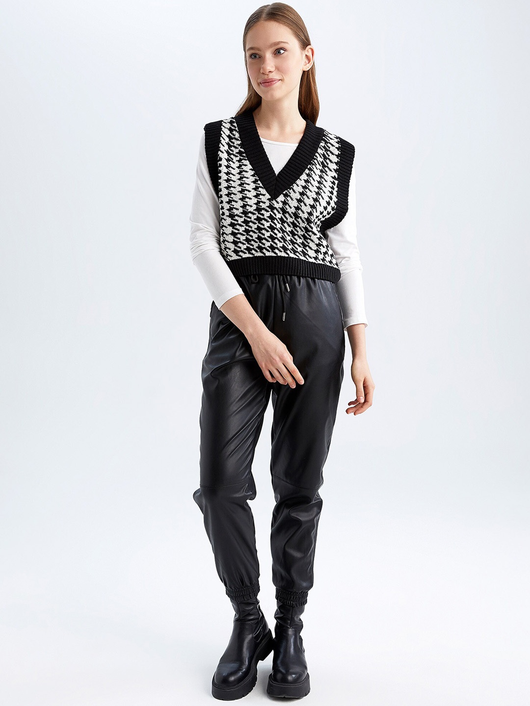 

DeFacto Women Joggers Trousers, Na