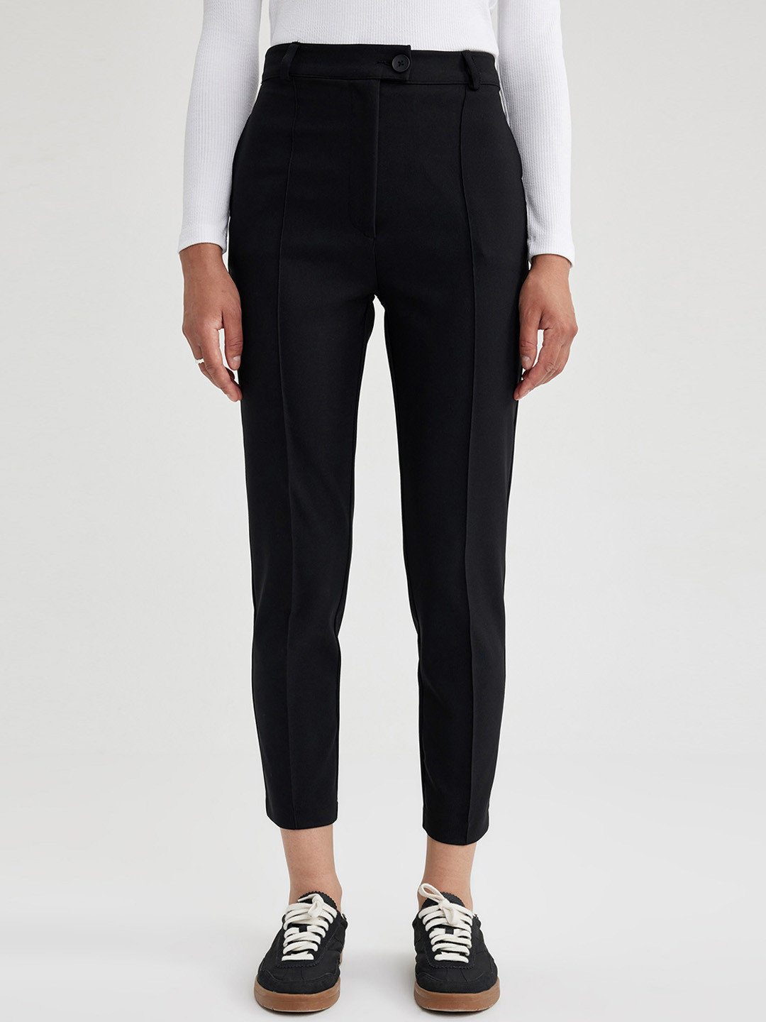 

DeFacto Women Mid-Rise Trousers, Black