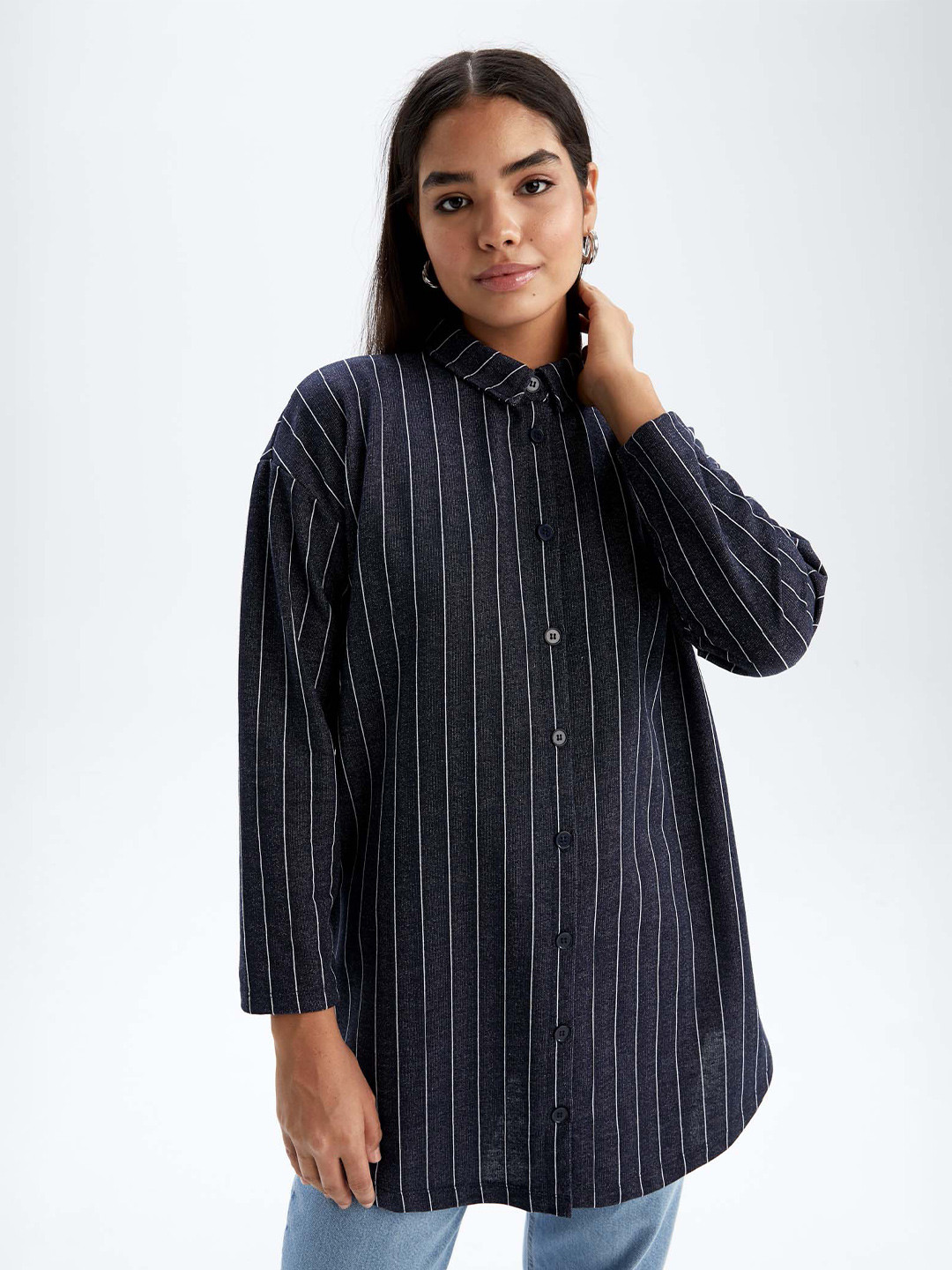 

DeFacto Spread Collar Striped Drop-Shoulder Longline Shirts, Black